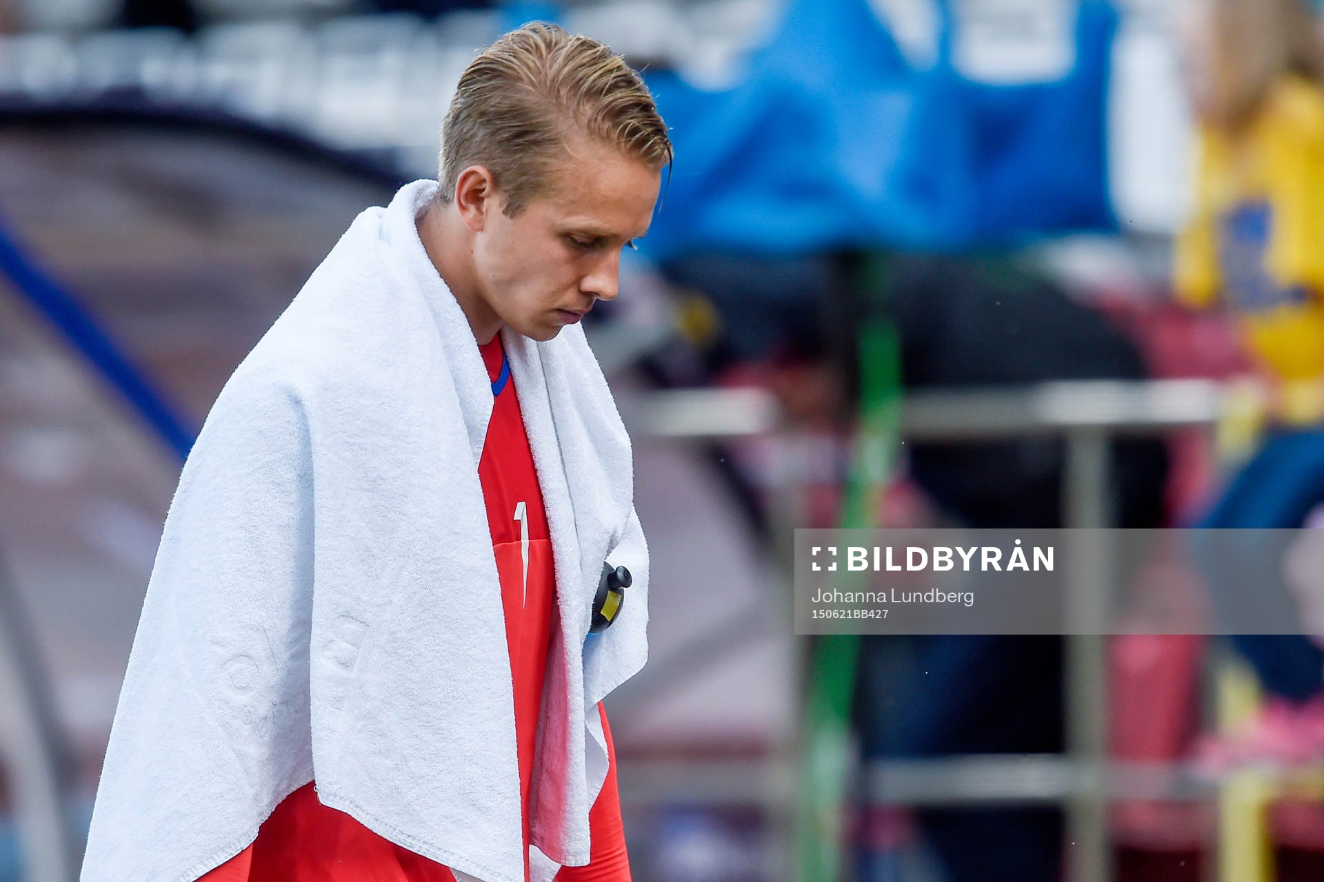 Sveriges målvakt Patrik Carlgren deppar
