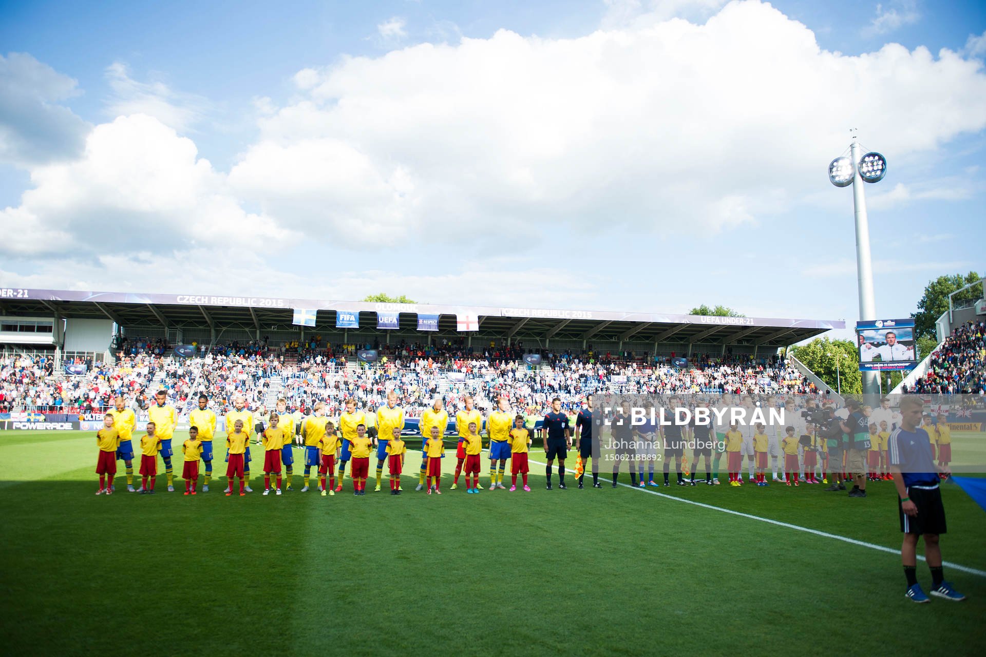 Sverige och Italiens spelare står uppställda
