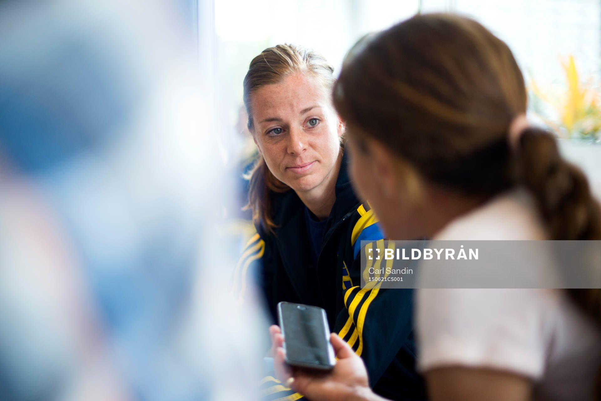 Sveriges Lotta Schelin blir intervjuad