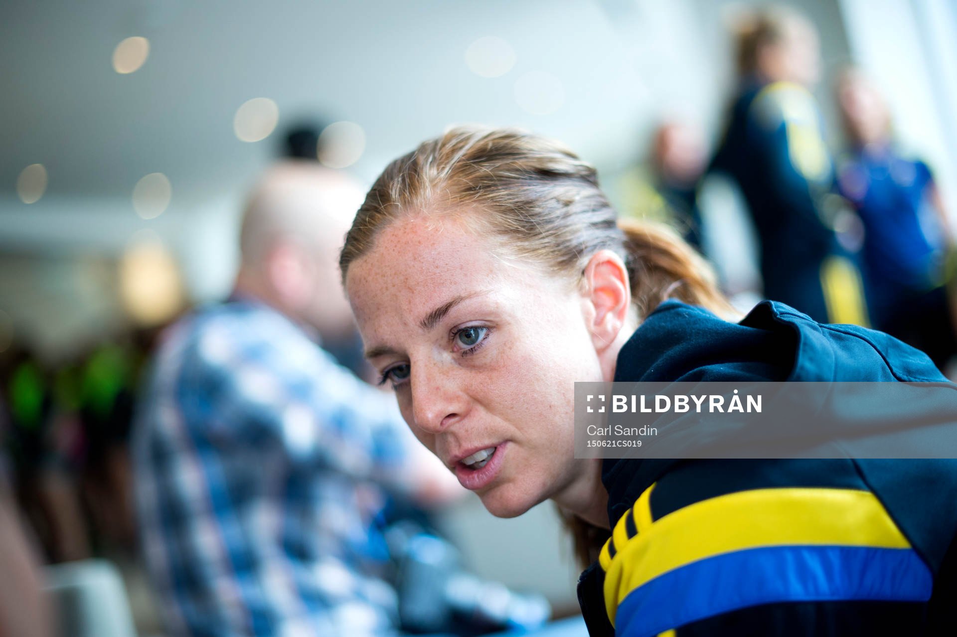 Sveriges Lotta Schelin blir intervjuad