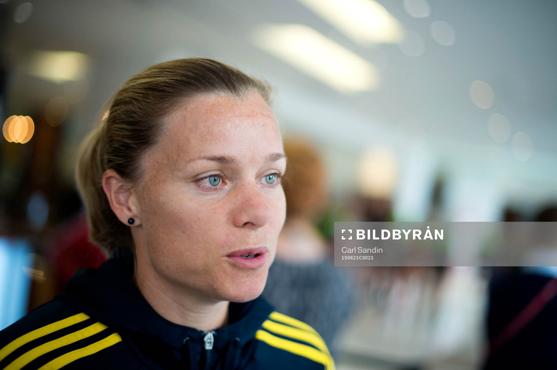 Sveriges Sara Thunebro blir intervjuad