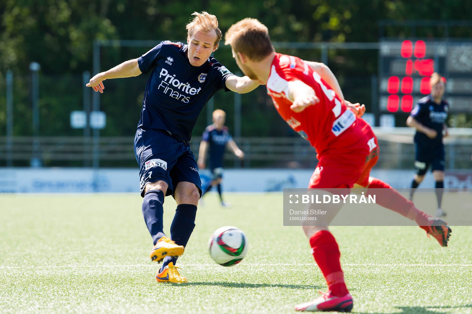 Utiktens Joakim Edström skjuter 1-0