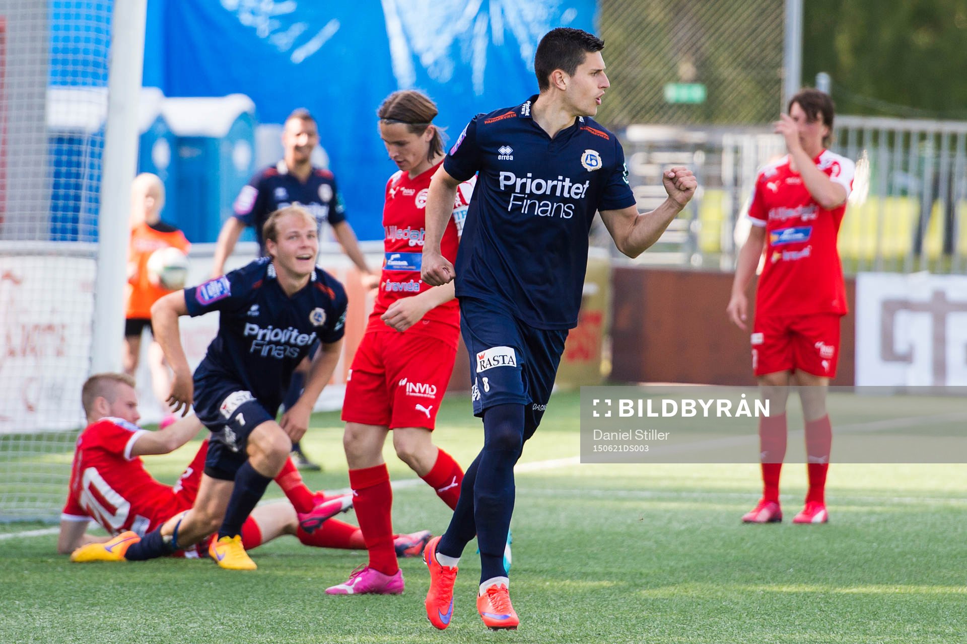 Utsiktens Luka Mijaljevic jublar efter att ha gjort 2-0 under fotbollsmatchen i Superettan mellan Utsikten och Värnamo den 21 juni 2015 i Göteborg.