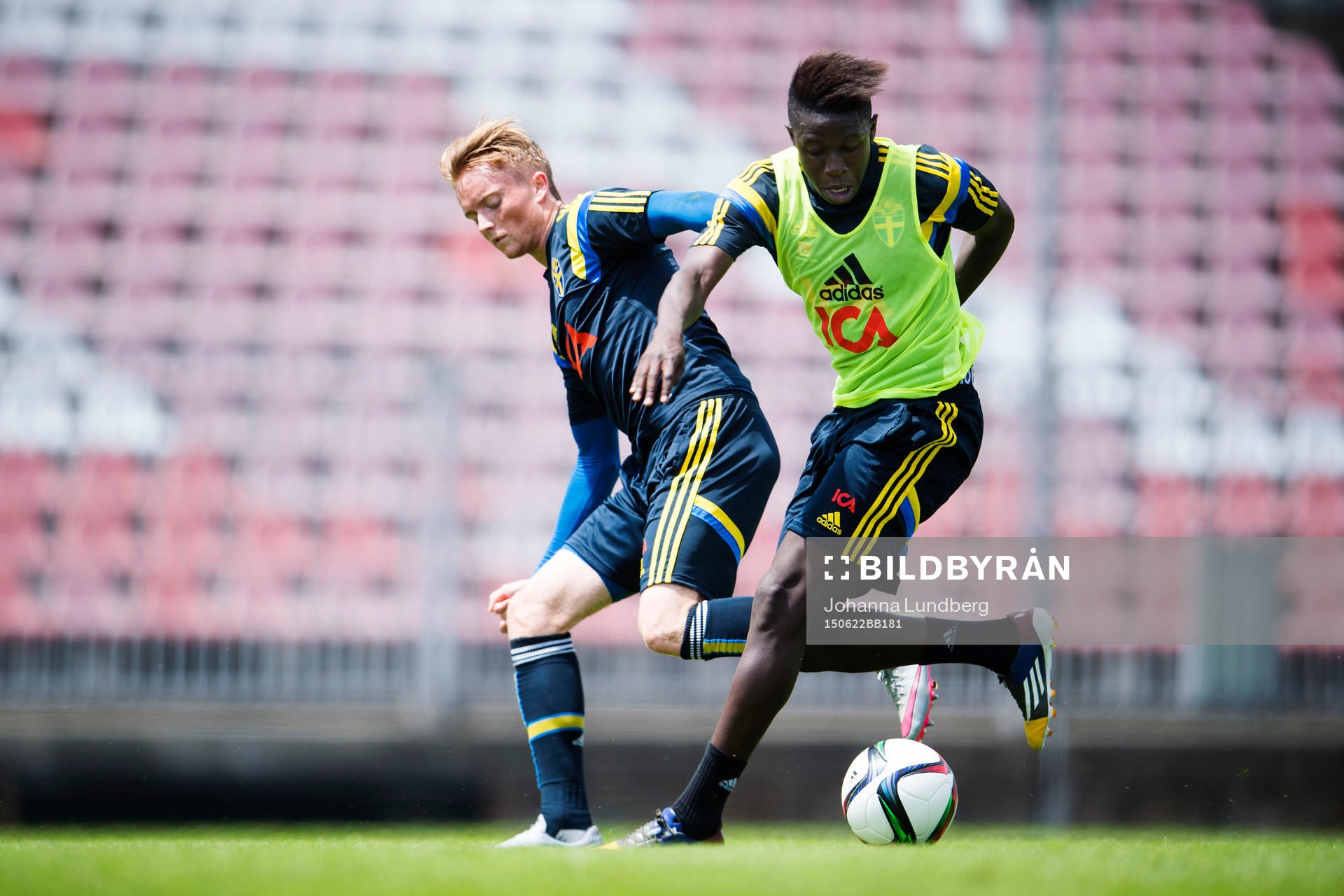 Sveriges Sam Larsson och Pa Konate