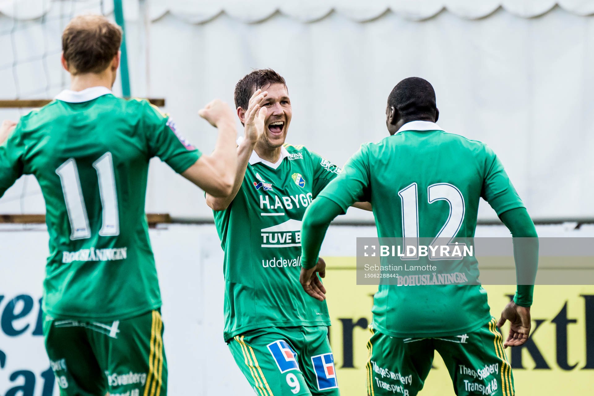 Ljungskiles Jakob Olsson (v), Hannes Stiller och Ken Sema