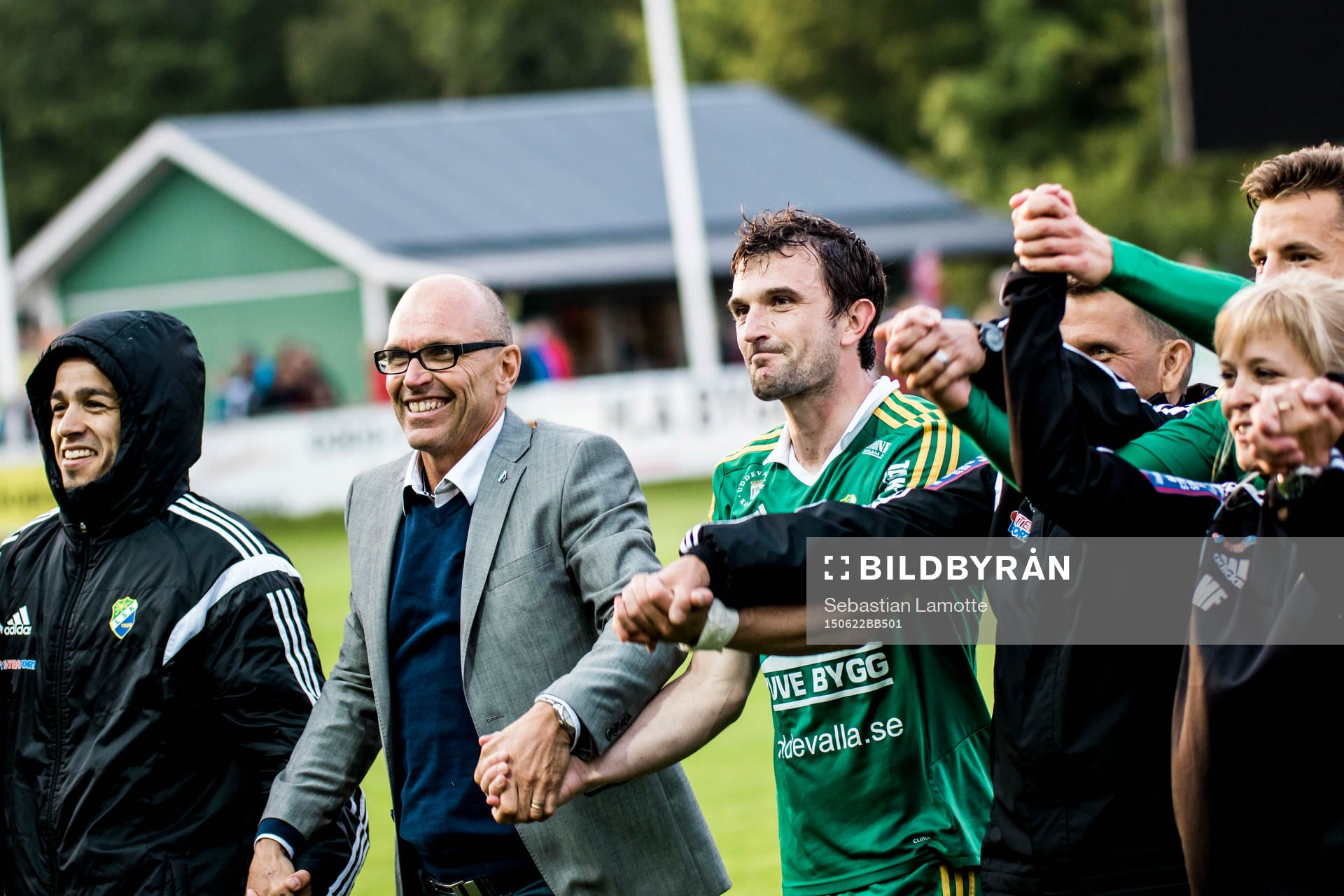 Ljungskiles spelare och tränare Tor-Arne Fredheim tackar