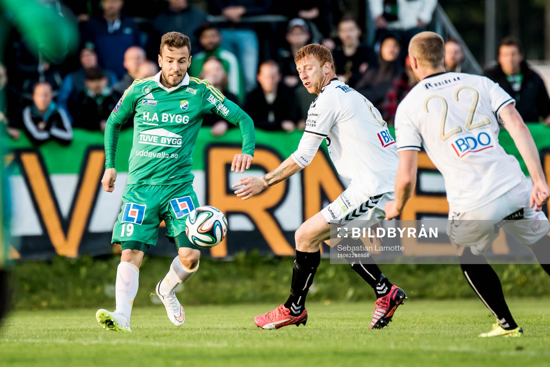 Ljungskiles Admir Bajrovic skjuter