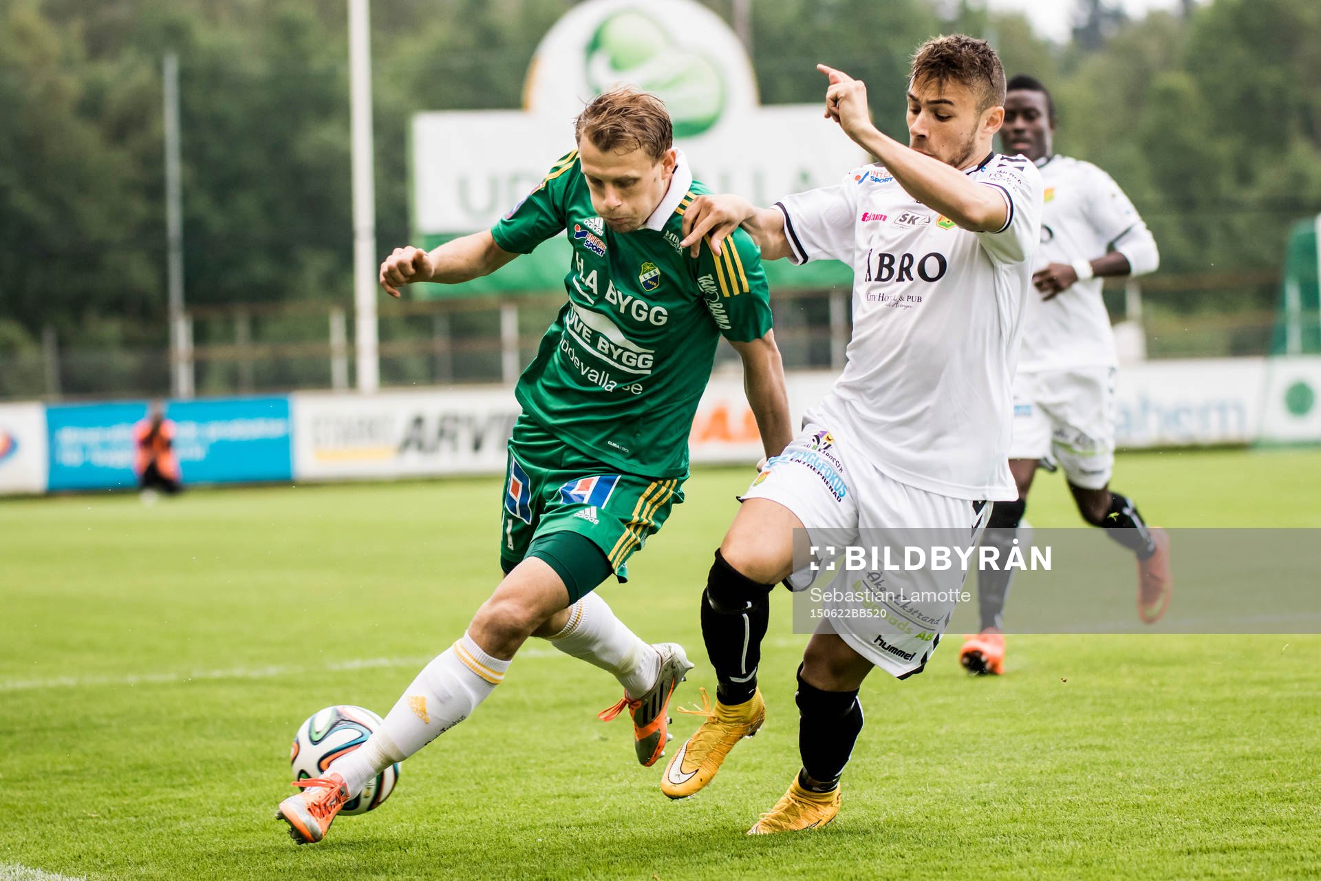 Ljungskiles Jakob Olsson före Gais Malkolm Moenza