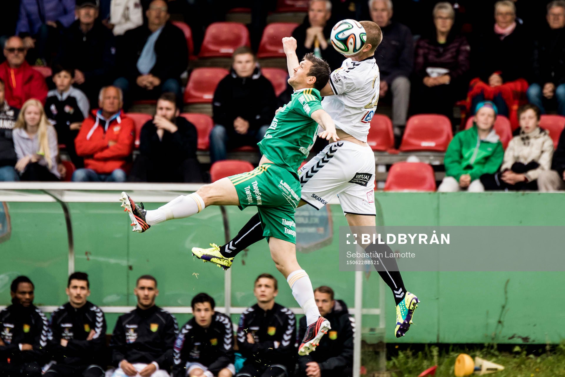 Ljungskiles Hannes Stiller i nickduell med Gais Björn Andersson under fotbollsmatchen i Superettan mellan Ljungskile och GAIS den 22 juni 2015 i Ljungskile.