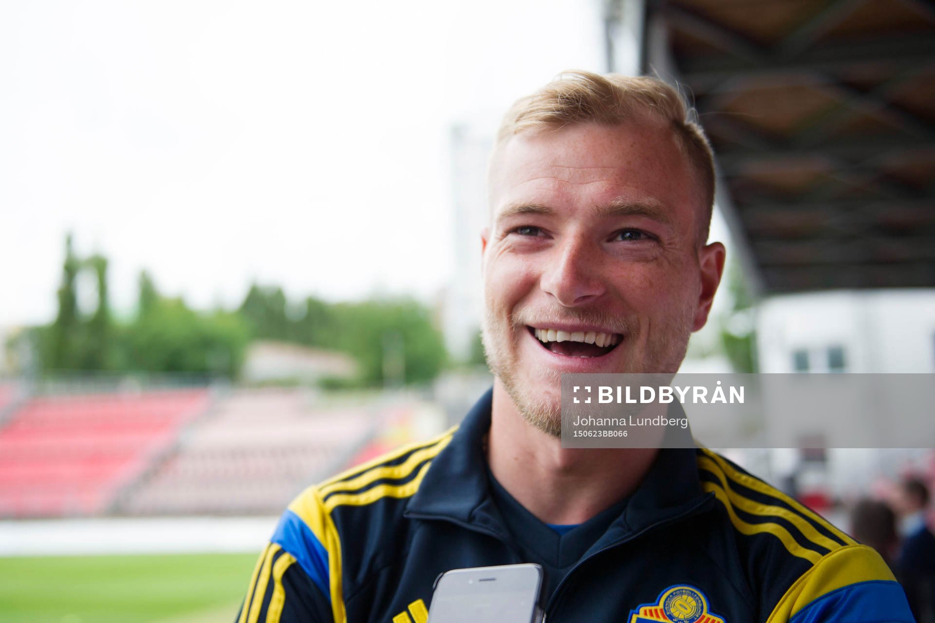 Sveriges John Guidetti  pratar med media