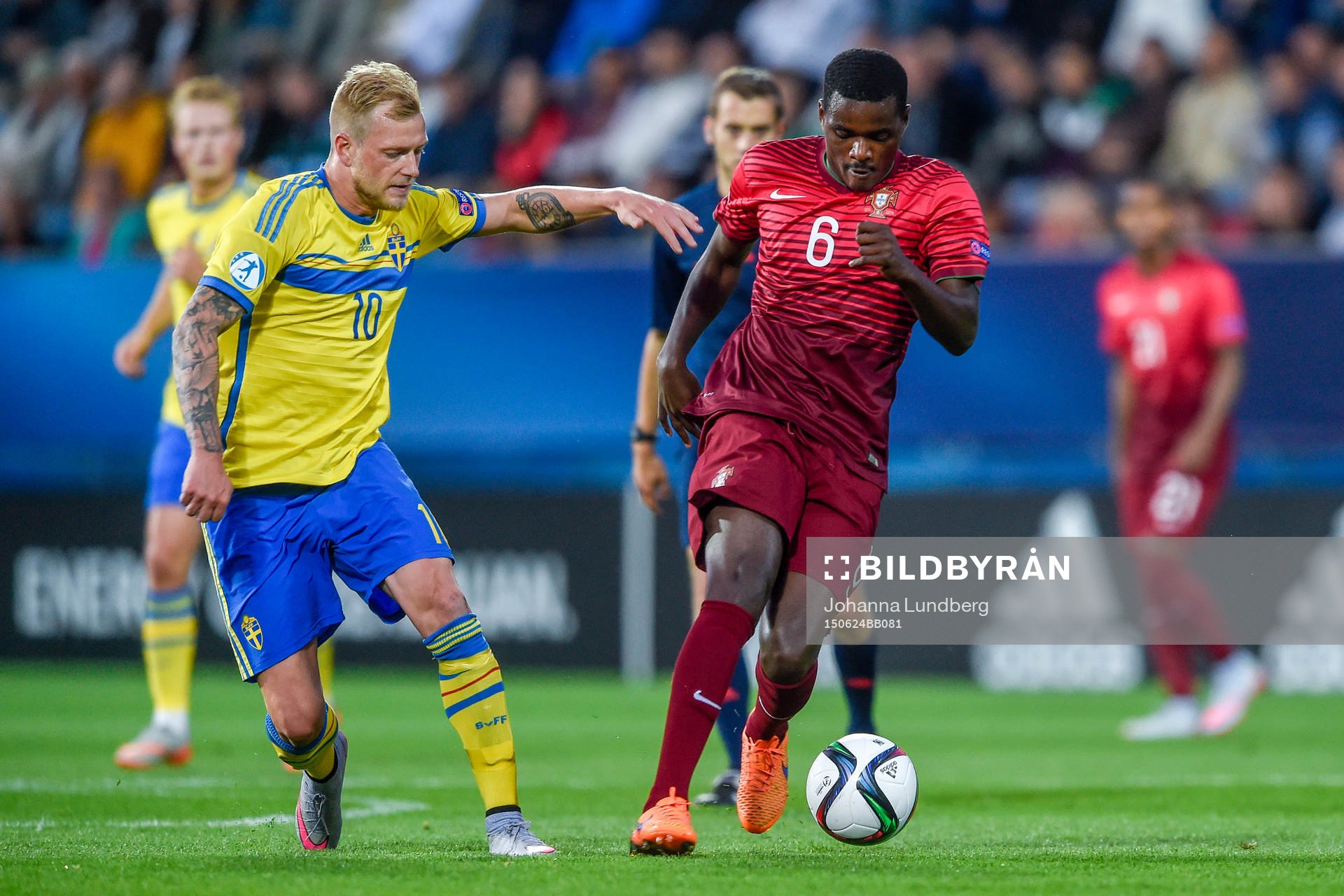 Sveriges John Guidetti och Portugals Sérgio Oliveira