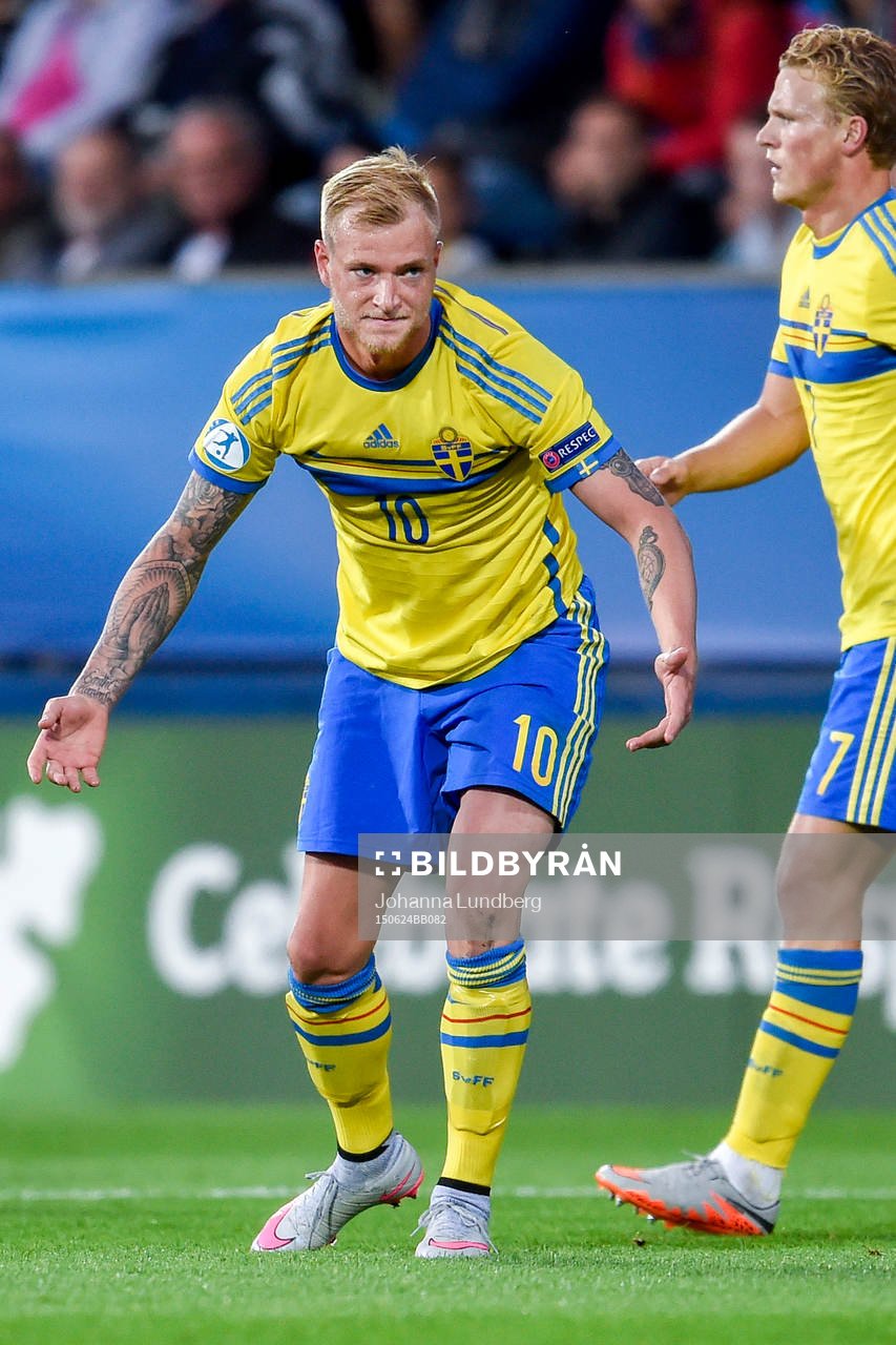 Sveriges John Guidetti reagerar mot domaren
