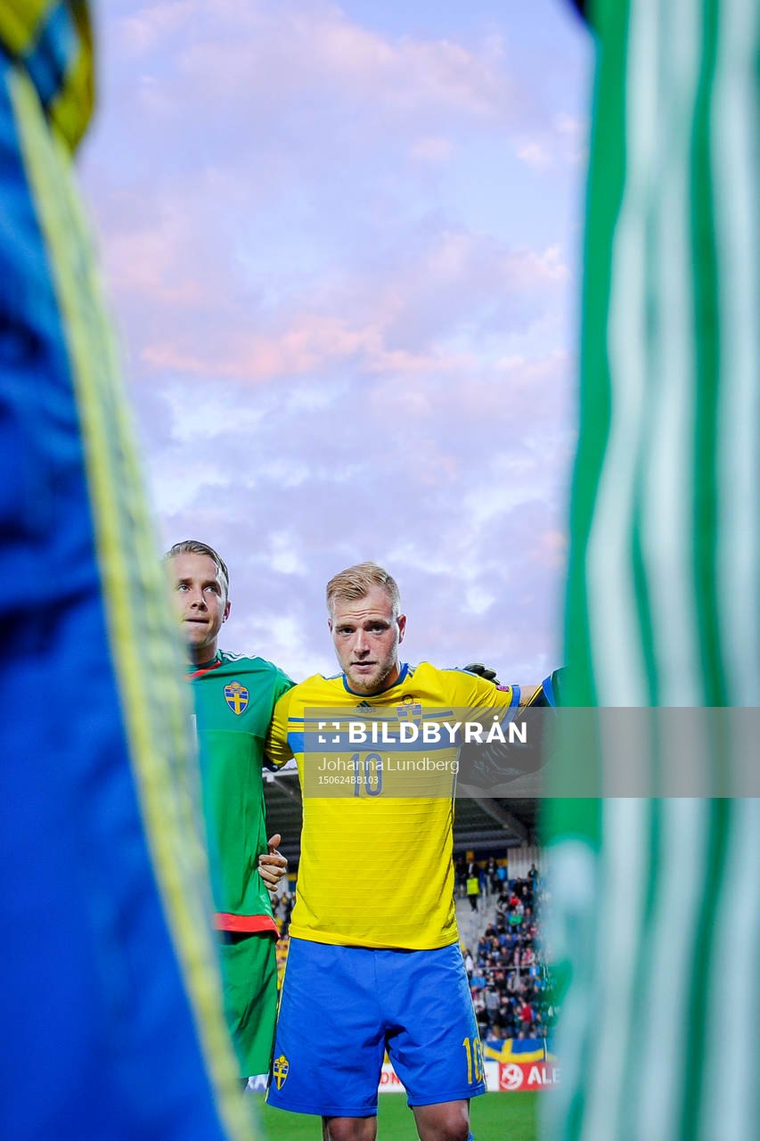 Sveriges målvakt Patrik Carlgren och John Guidetti före