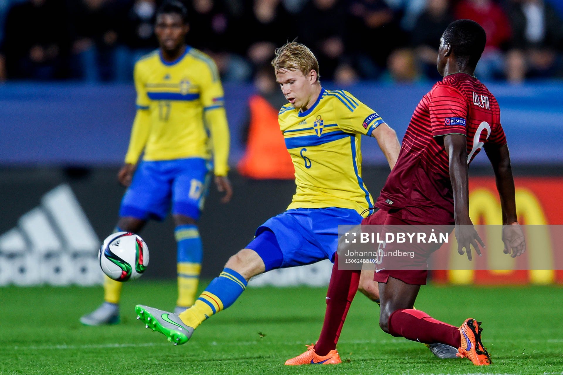 Sveriges Oscar Lewicki och Portugals William Carvalho