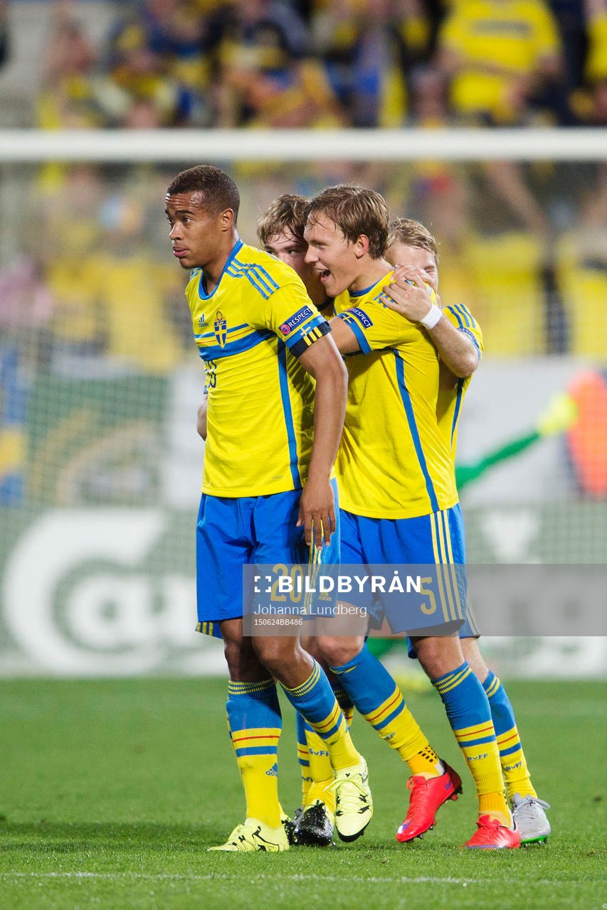 Sveriges Robin Quaison, Ludwig Augustinsson jublar