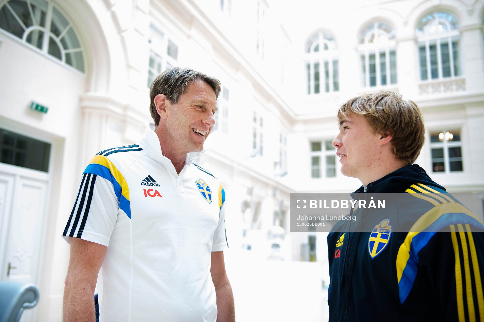 Sveriges förbundskapten Håkan Ericson och Simon Tibbling