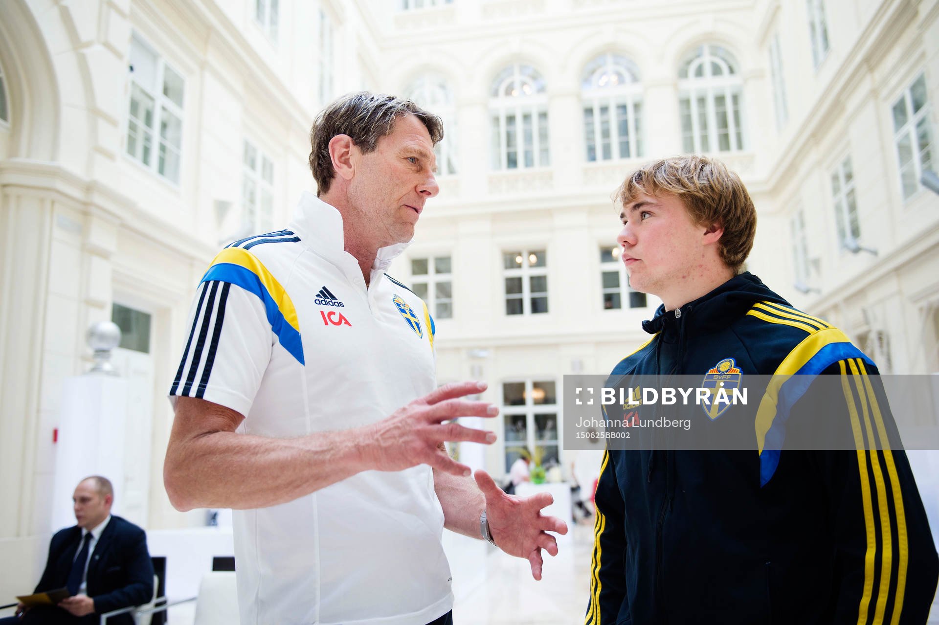 Sveriges förbundskapten Håkan Ericson och Simon Tibbling