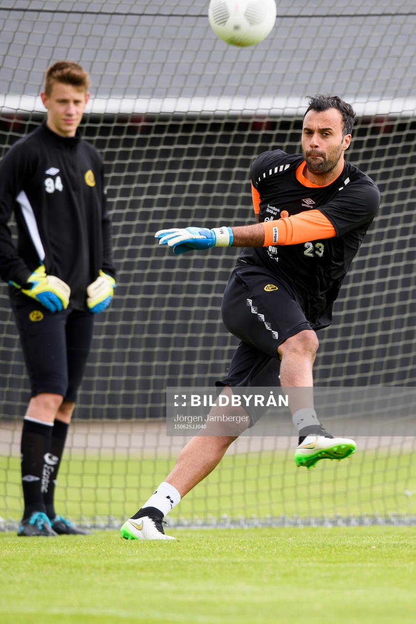 Elfsborgs målvakt Abbas Hassan med målvakt David Olsson i
