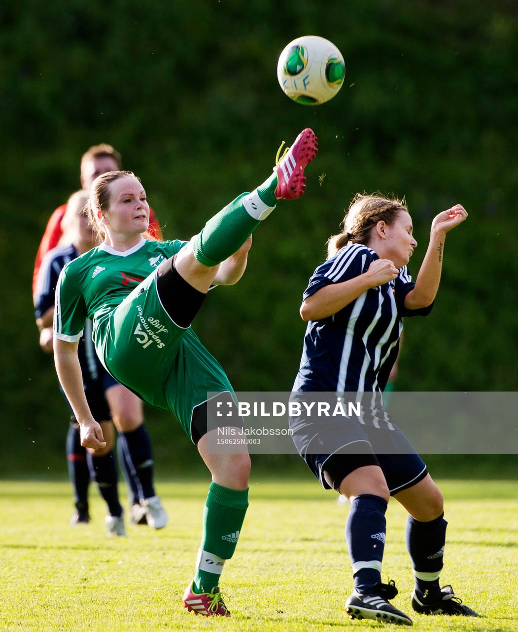 under fotbollsmatchen i damernas division 3