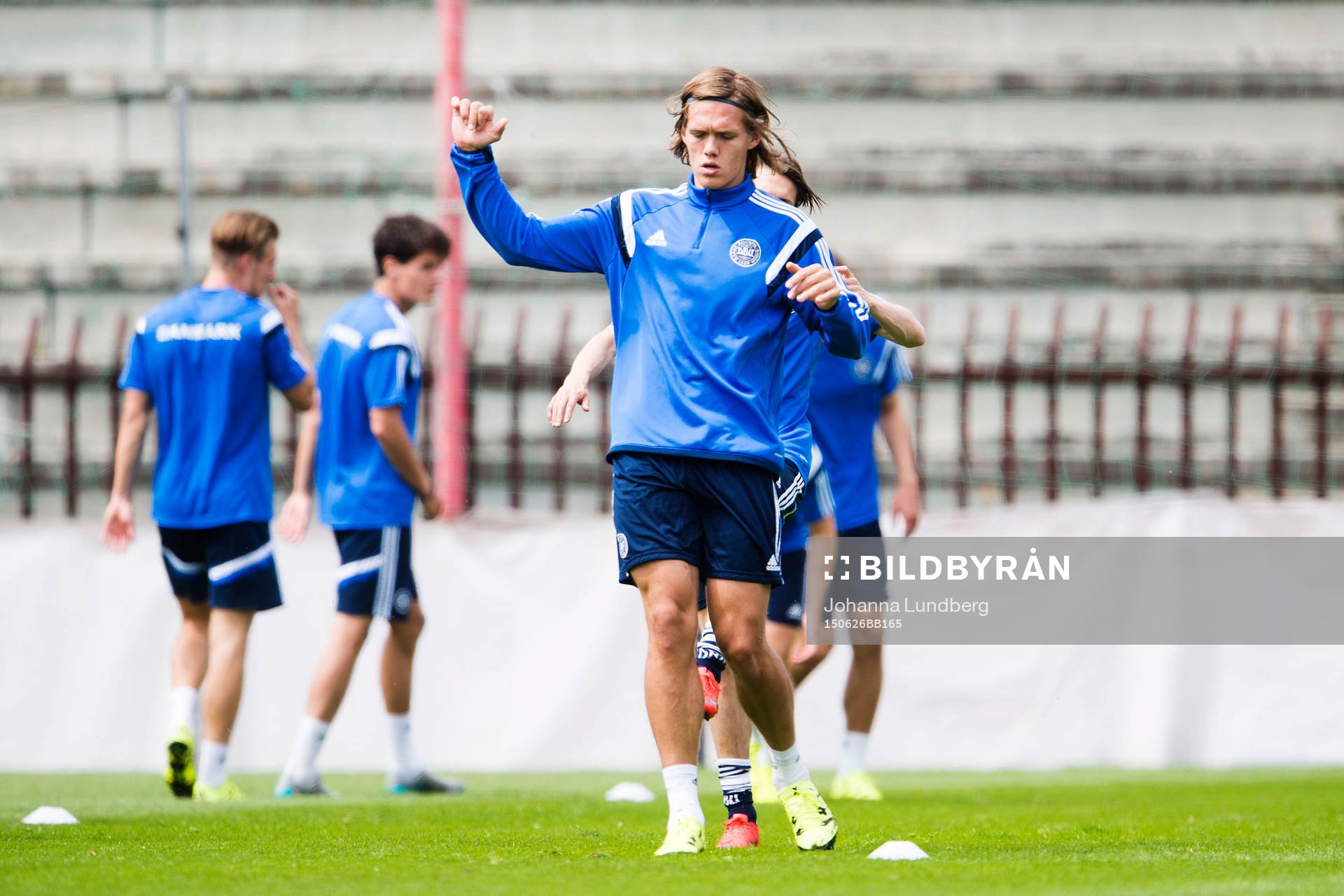 Danmarks Jannik Vestergaard (tv)