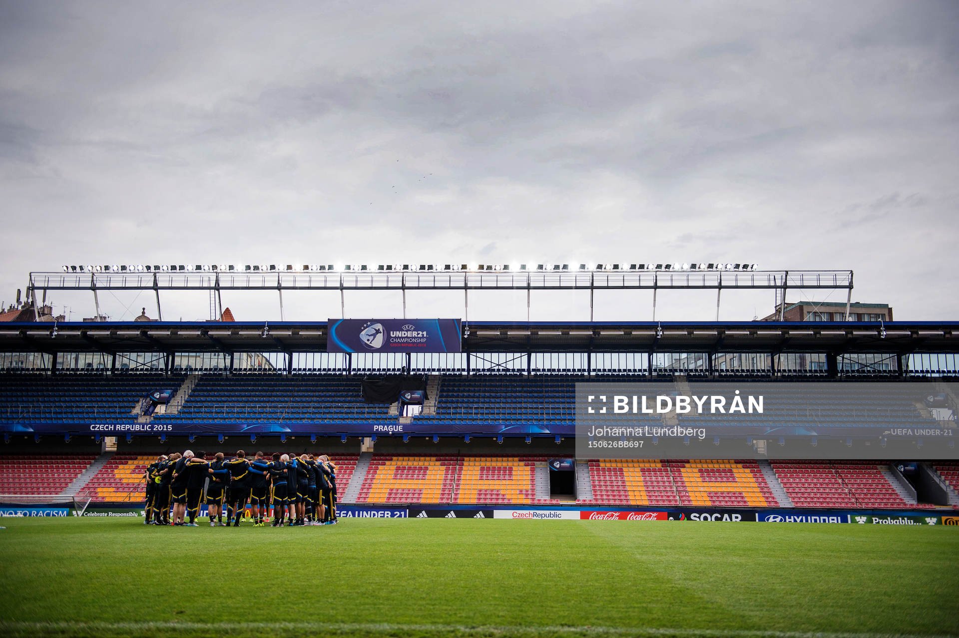 Sveriges spelare samlas på Letna Stadium