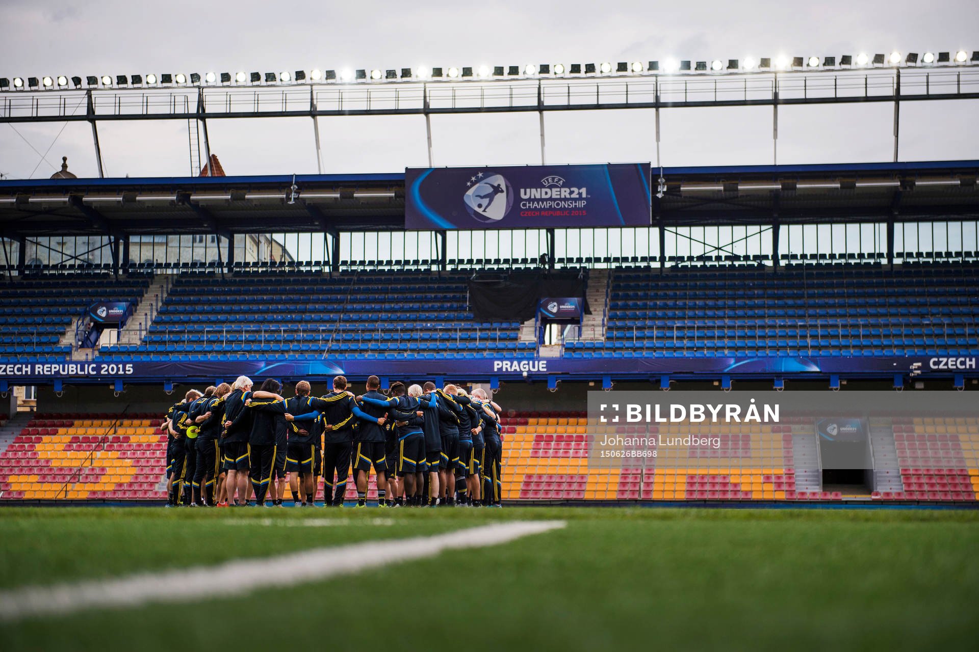 Sveriges spelare samlas på Letna Stadium