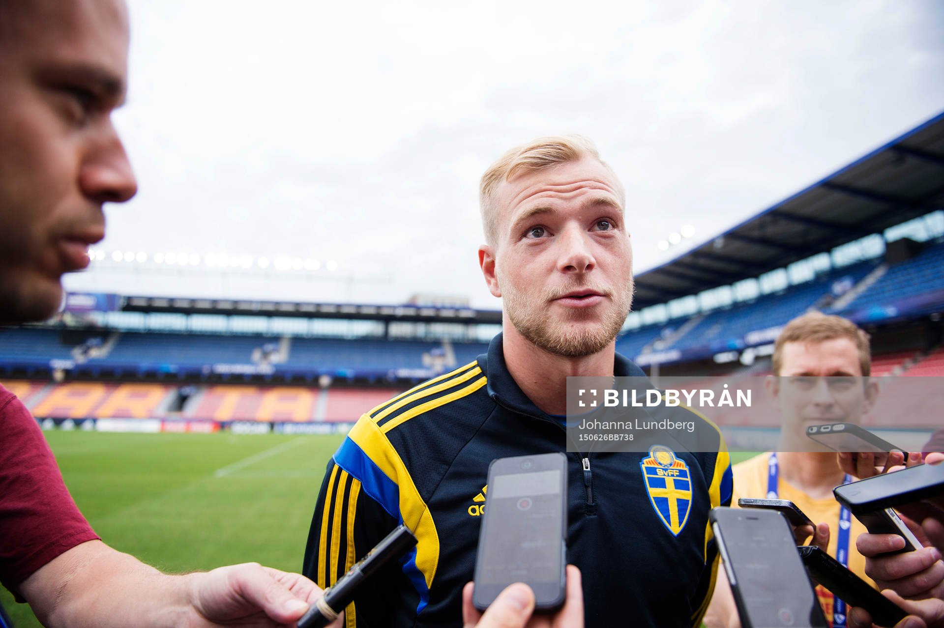 Sveriges John Guidetti pratar med media