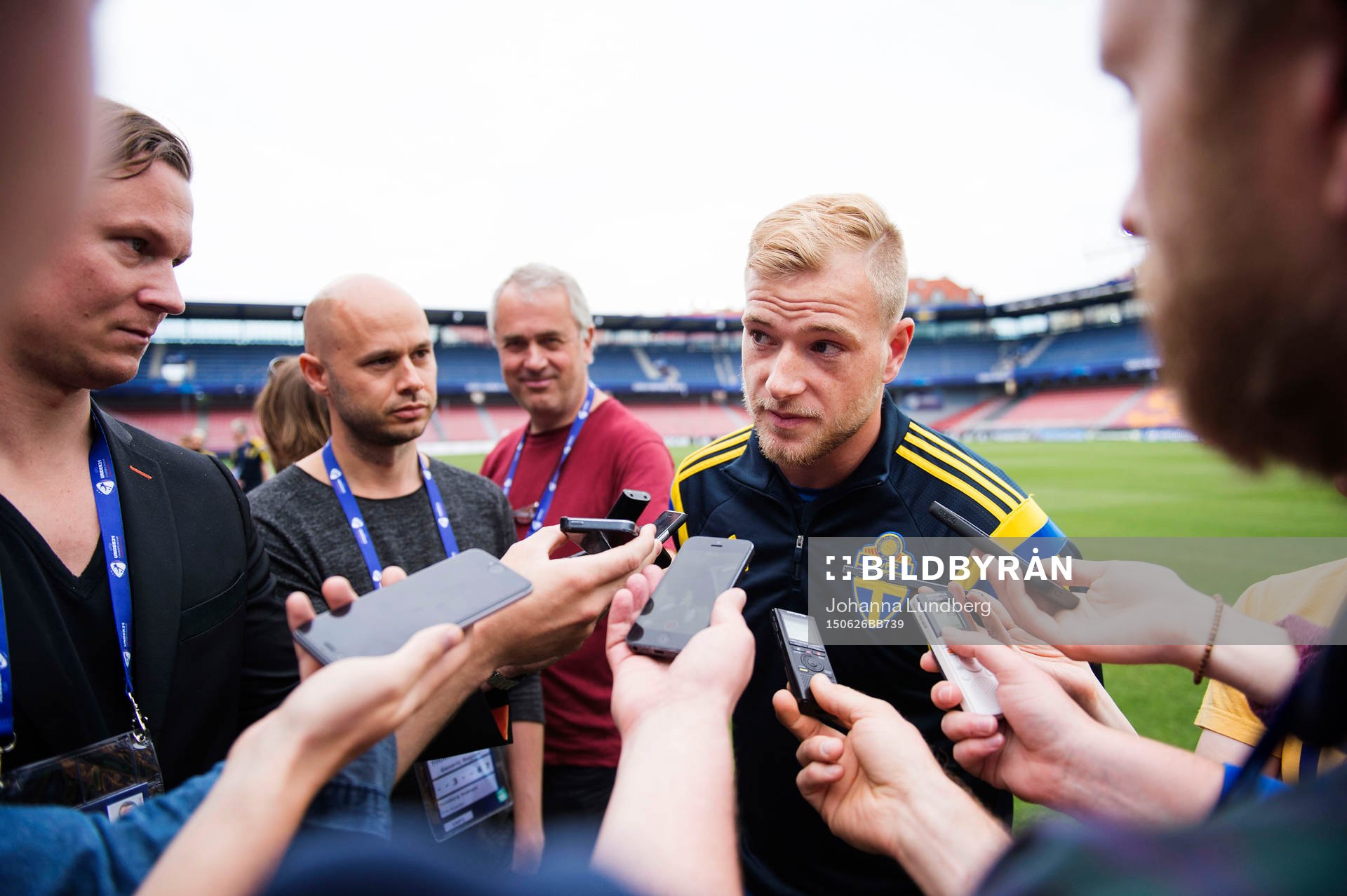 Sveriges John Guidetti pratar med media