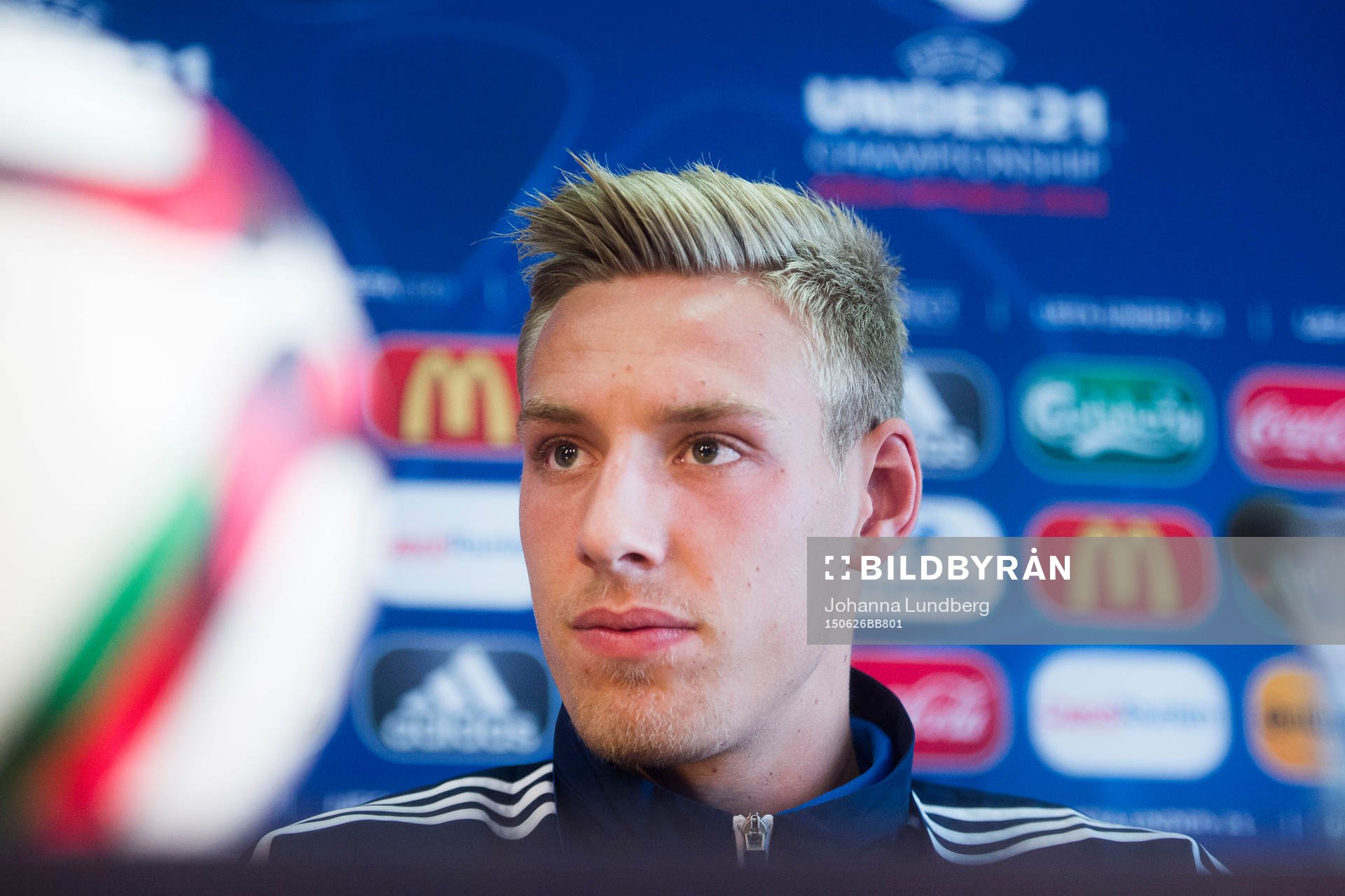 Danmarks Nicolai Brock-Madsen under en presskonferens med det danska U21 landslaget den 25 juni 2015 i Prag.