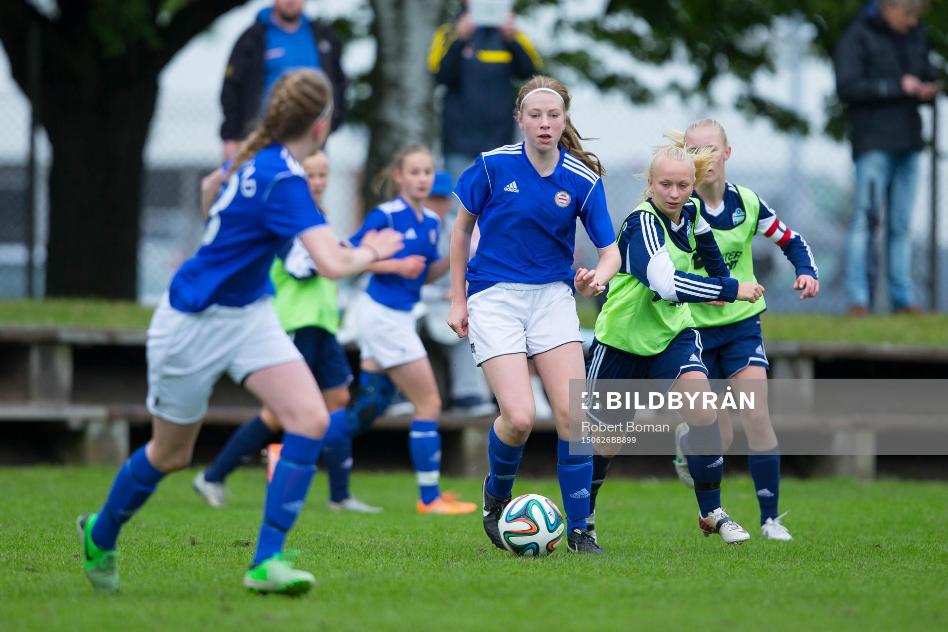 Medelpads Mikaela Engberg med bollen