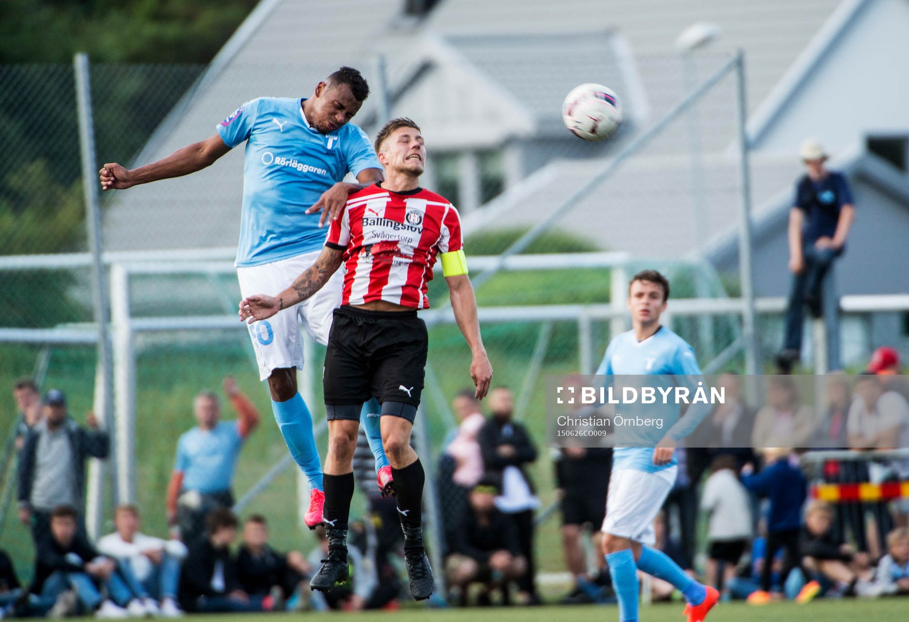 Malmö FFs Luis Felipe Carvalho Da Silva i luftduell mot