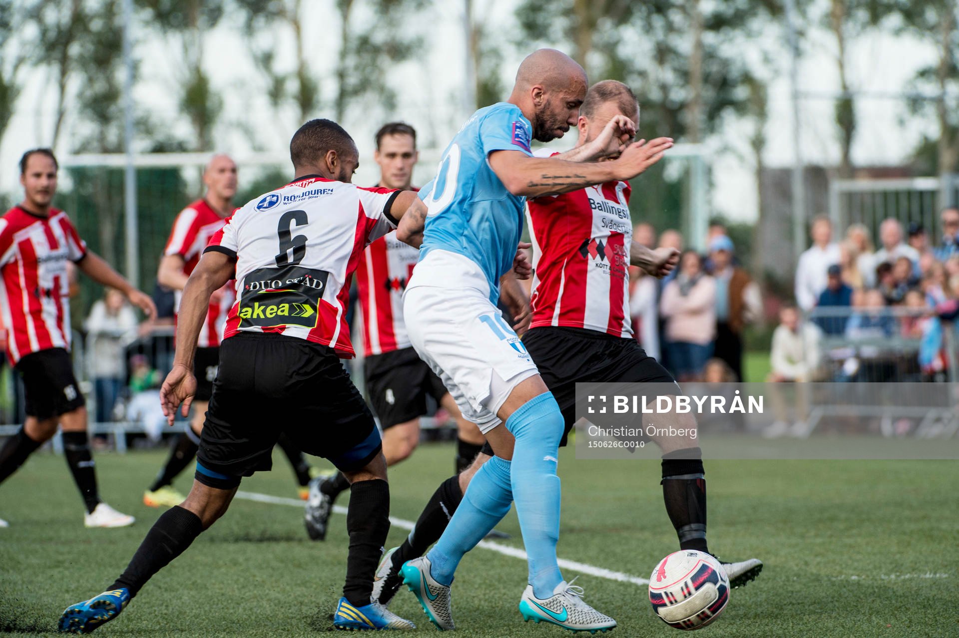 Malmö FFs Guillermo Molins mot Höllvikens Kamal Barny och