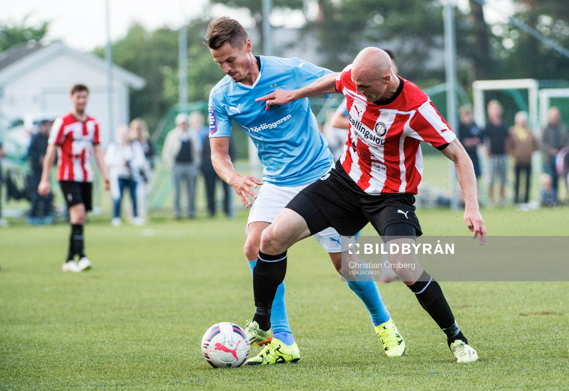 Malmö FFs Markus Rosenberg mot Höllvikens Freddy Borg
