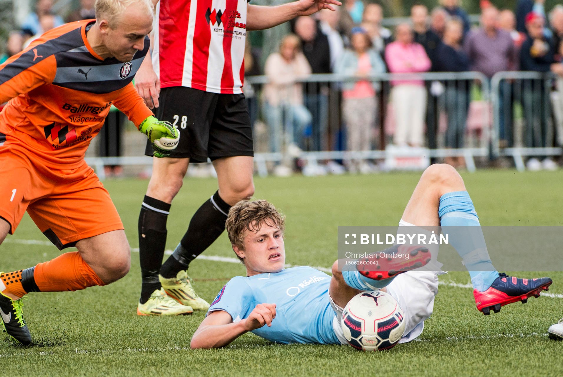 Malmö FFs Mattias Svanberg och Höllvikens målvakt Marcus