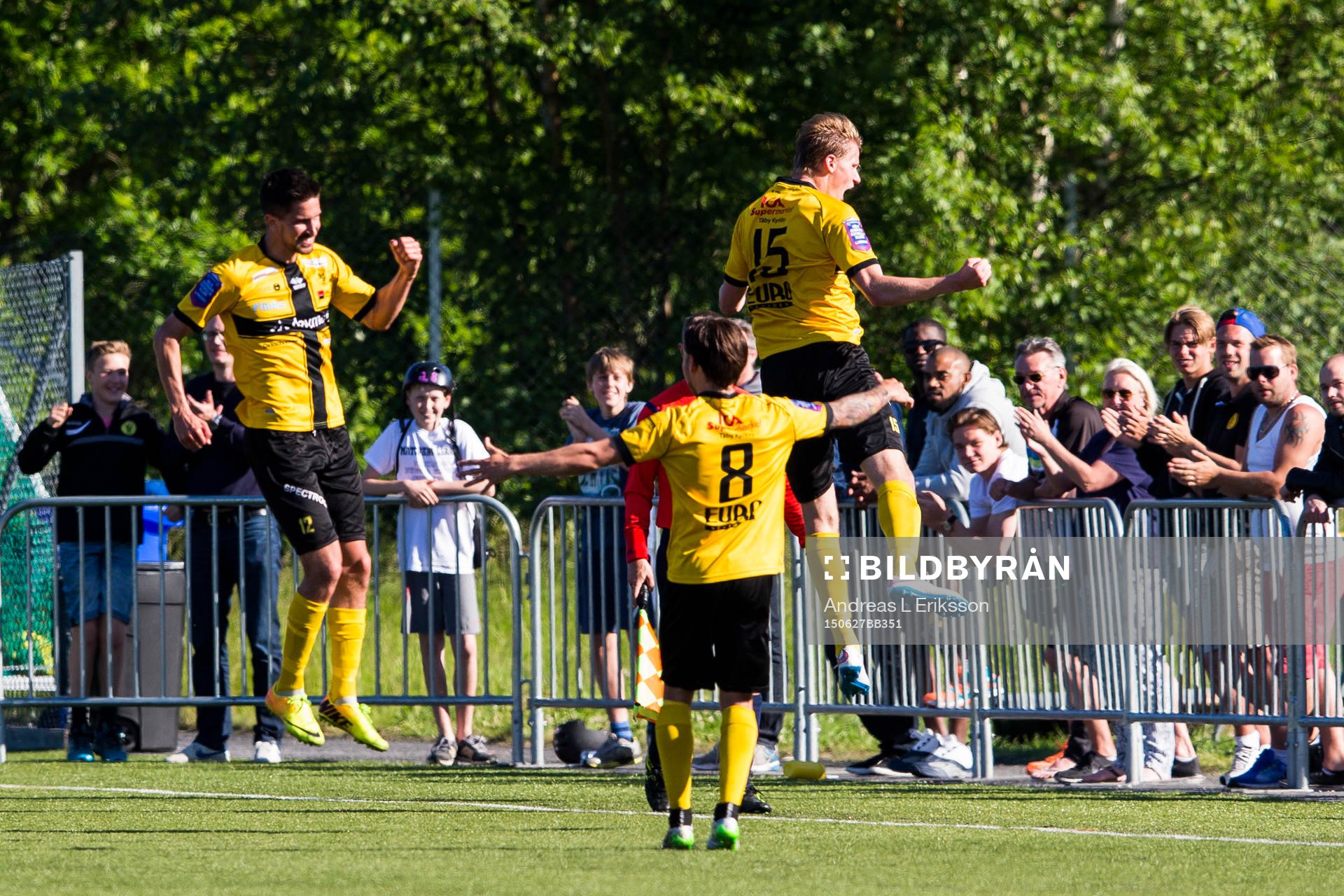 Frej Täbys Viktor Lövgren (v) jublar efter att ha kvitterat för Frej Täby till 1-1 under fotbollsmatchen i Superettan mellan Frej Täby och Östersund den 27 juni 2015 i Stockholm.