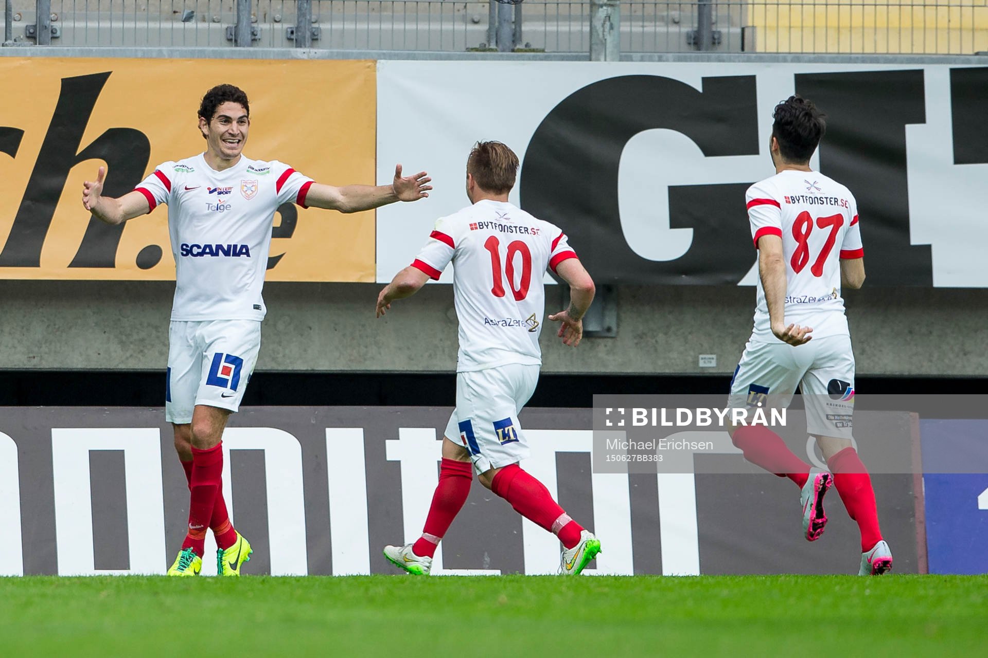 Assyriskas Gustavo Ezequiel Blanco Leschuk jublar ihop med