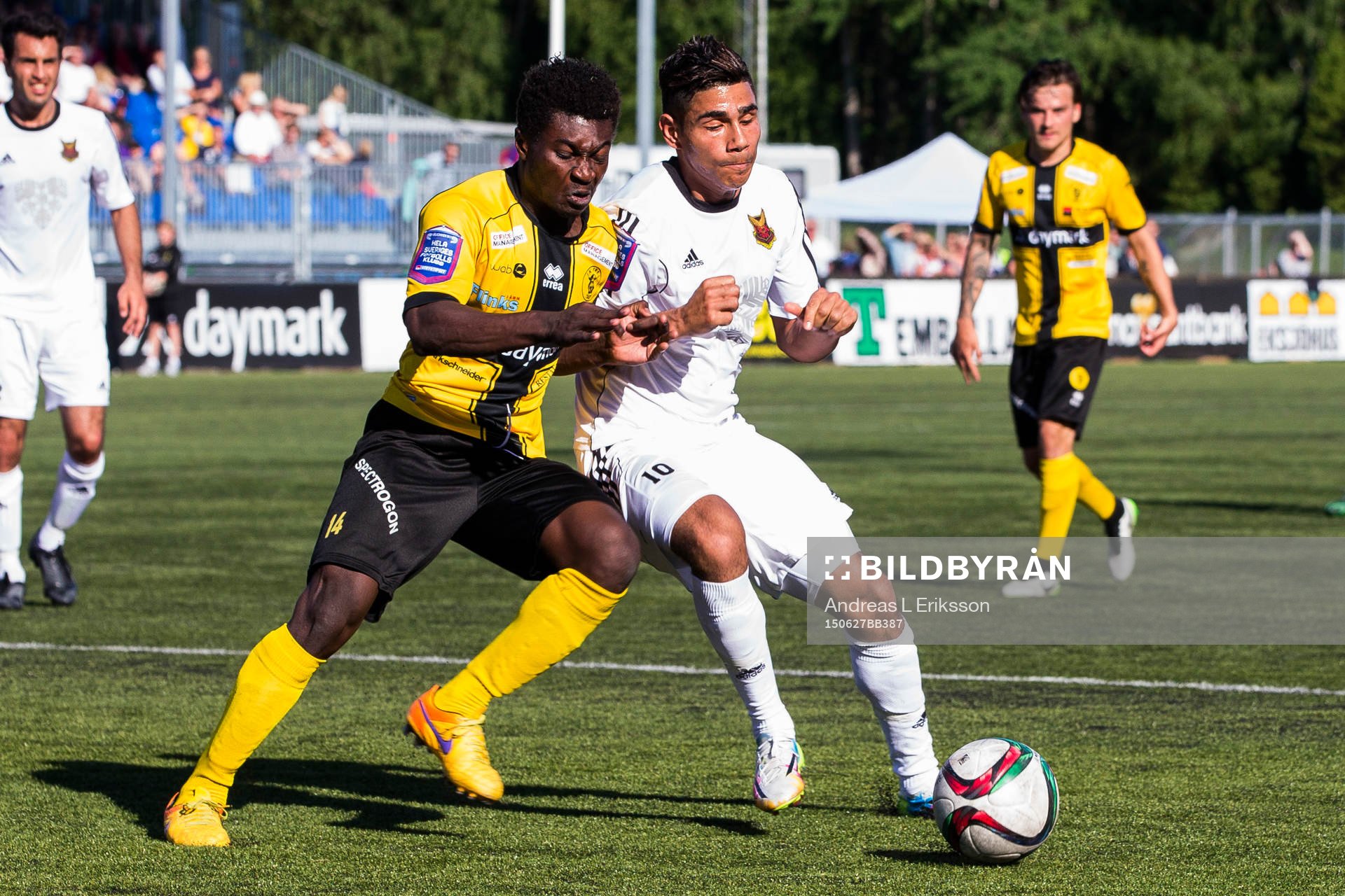 Frej Täbys Dominic Oduro i kamp om bollen med Östersunds