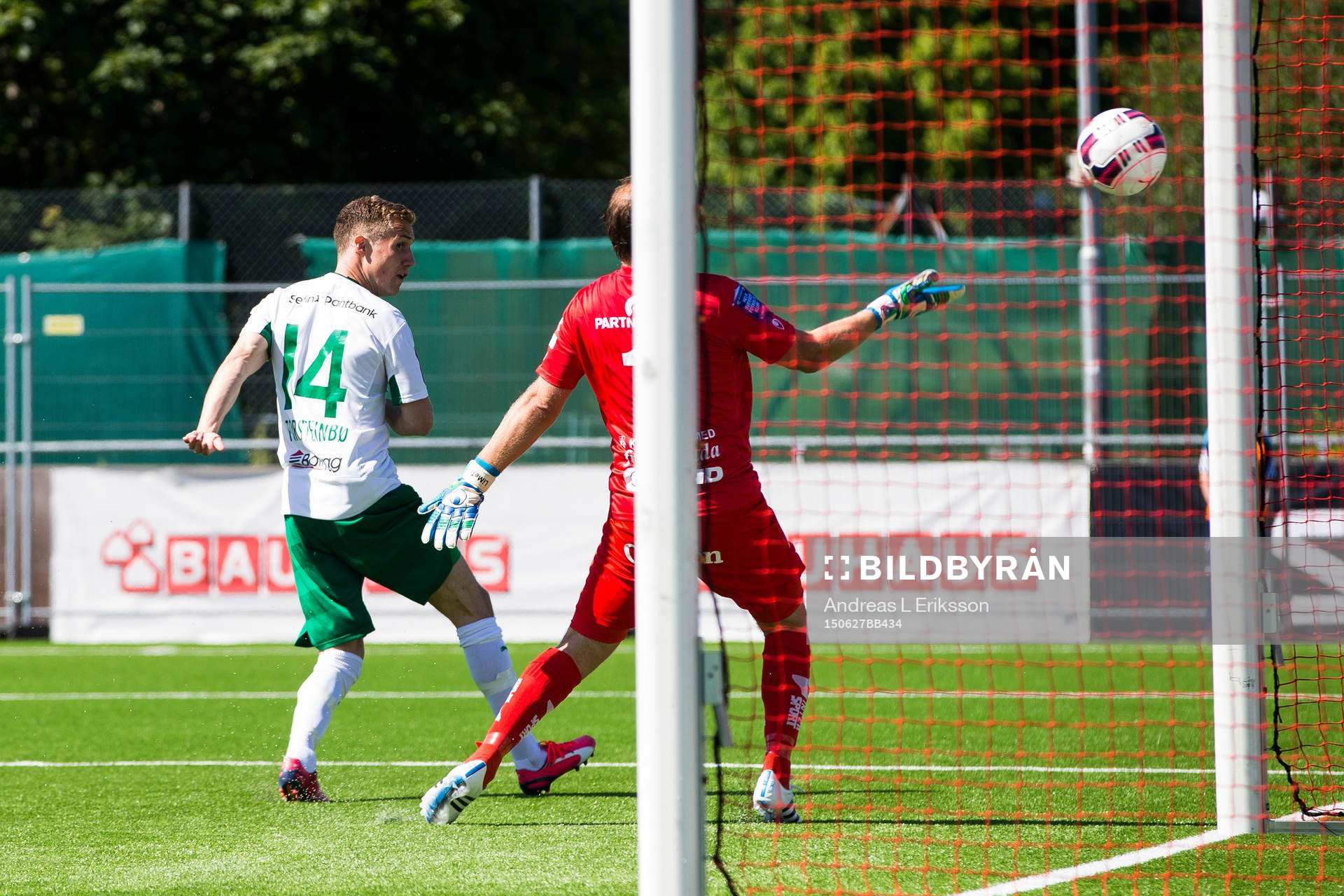 Hammarbys Fredrik Torsteinbö med en målchans mot