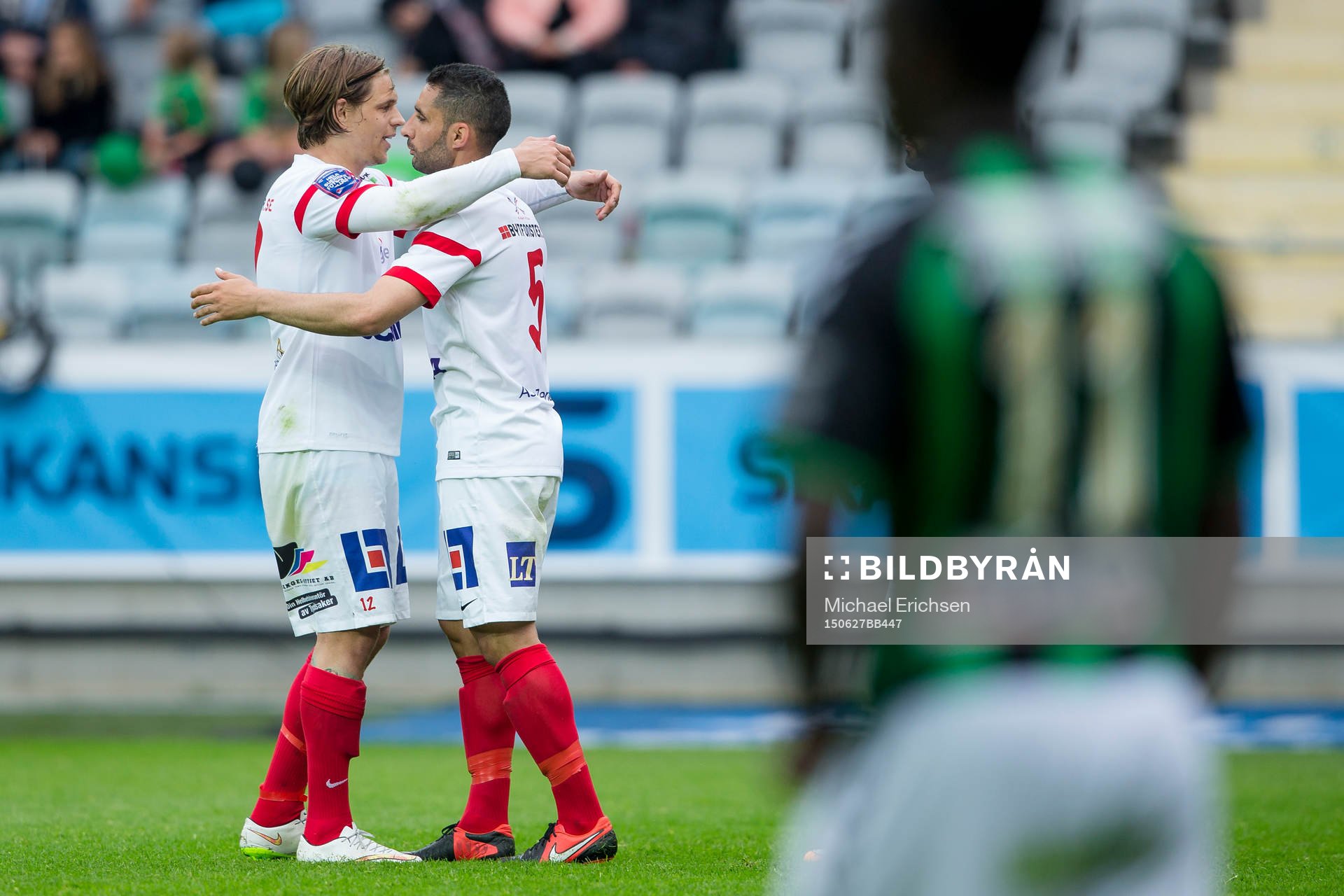 Assyriskas Fredrik Holster och David Durmaz jublar och