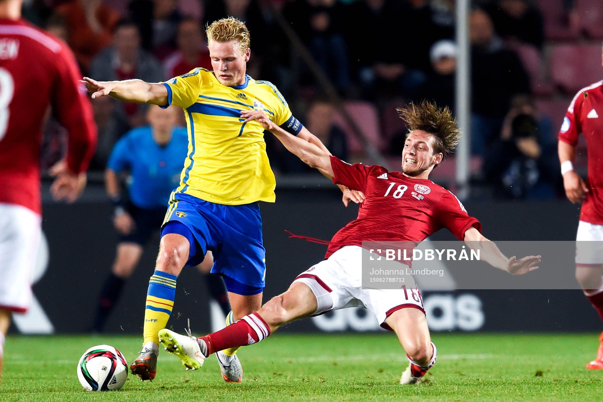 Sveriges Oscar Hiljemark och Danmarks Rasmus Falk Jensen