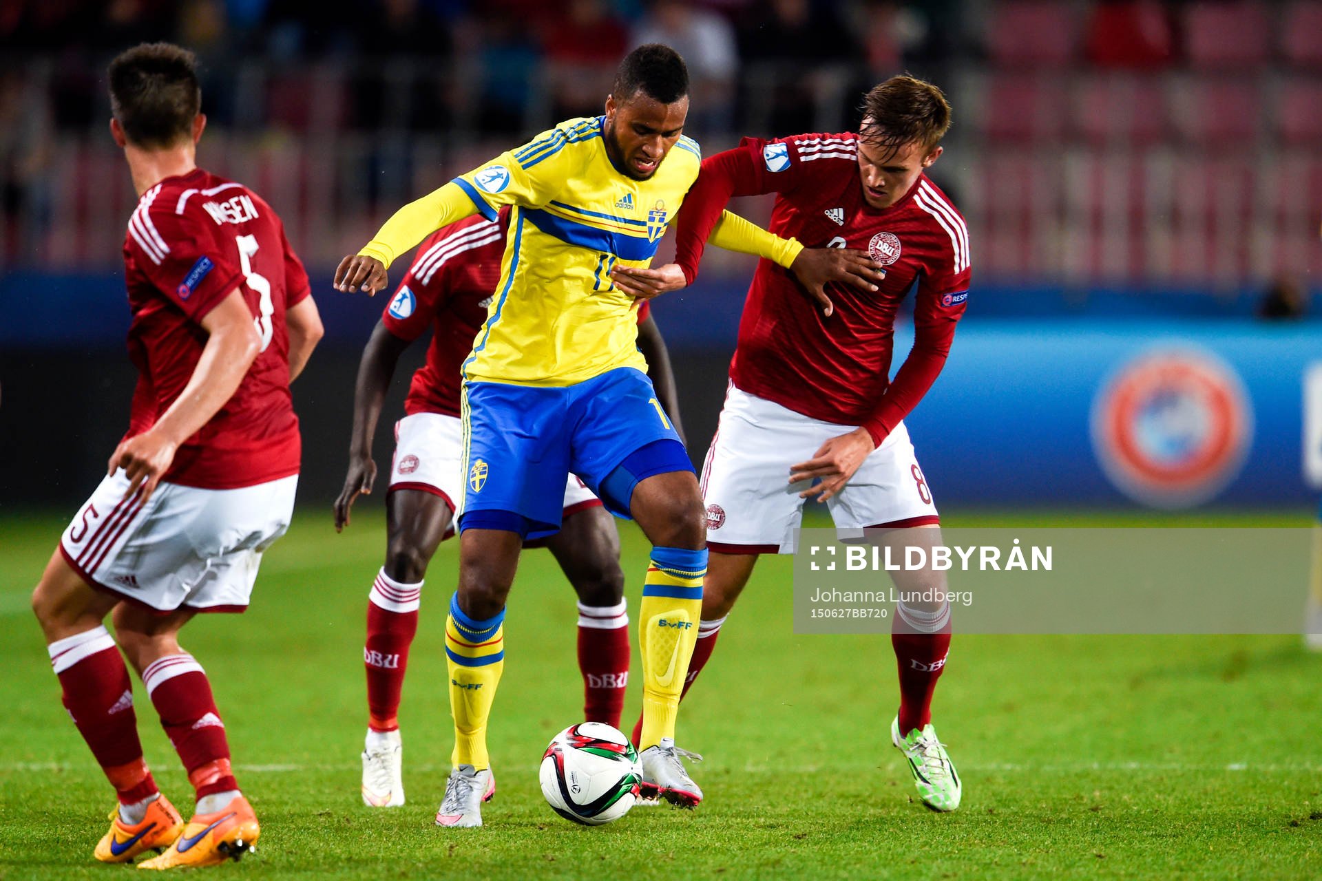 Sveriges Isaac Kiese Thelin och Danmarks Lasse Vigen