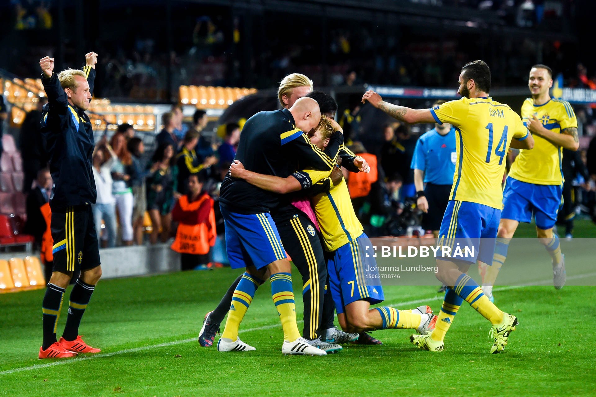Sveriges Oscar Hiljemark jublar