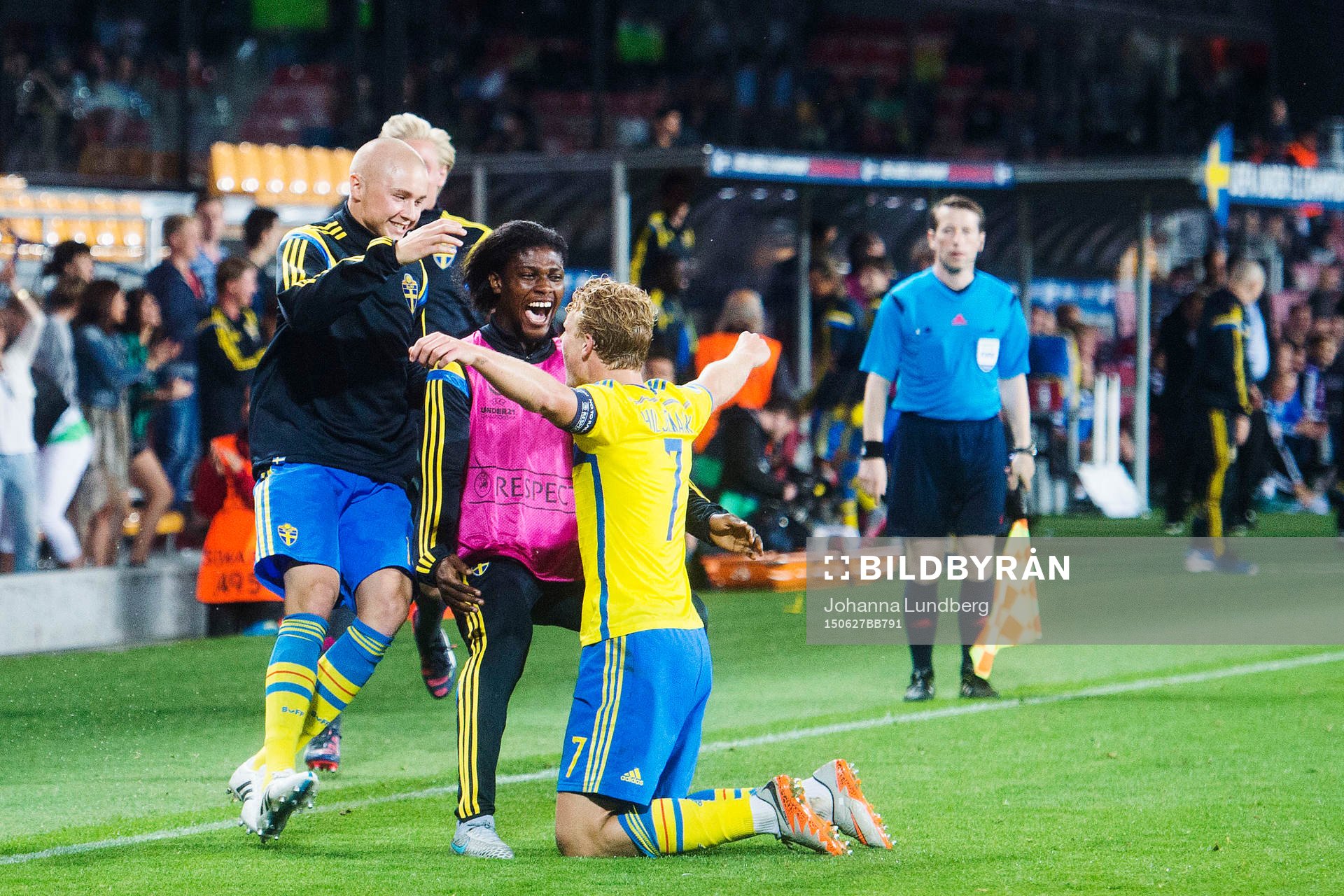 Sveriges Sebastian Holmén och Joseph Baffo jublar med