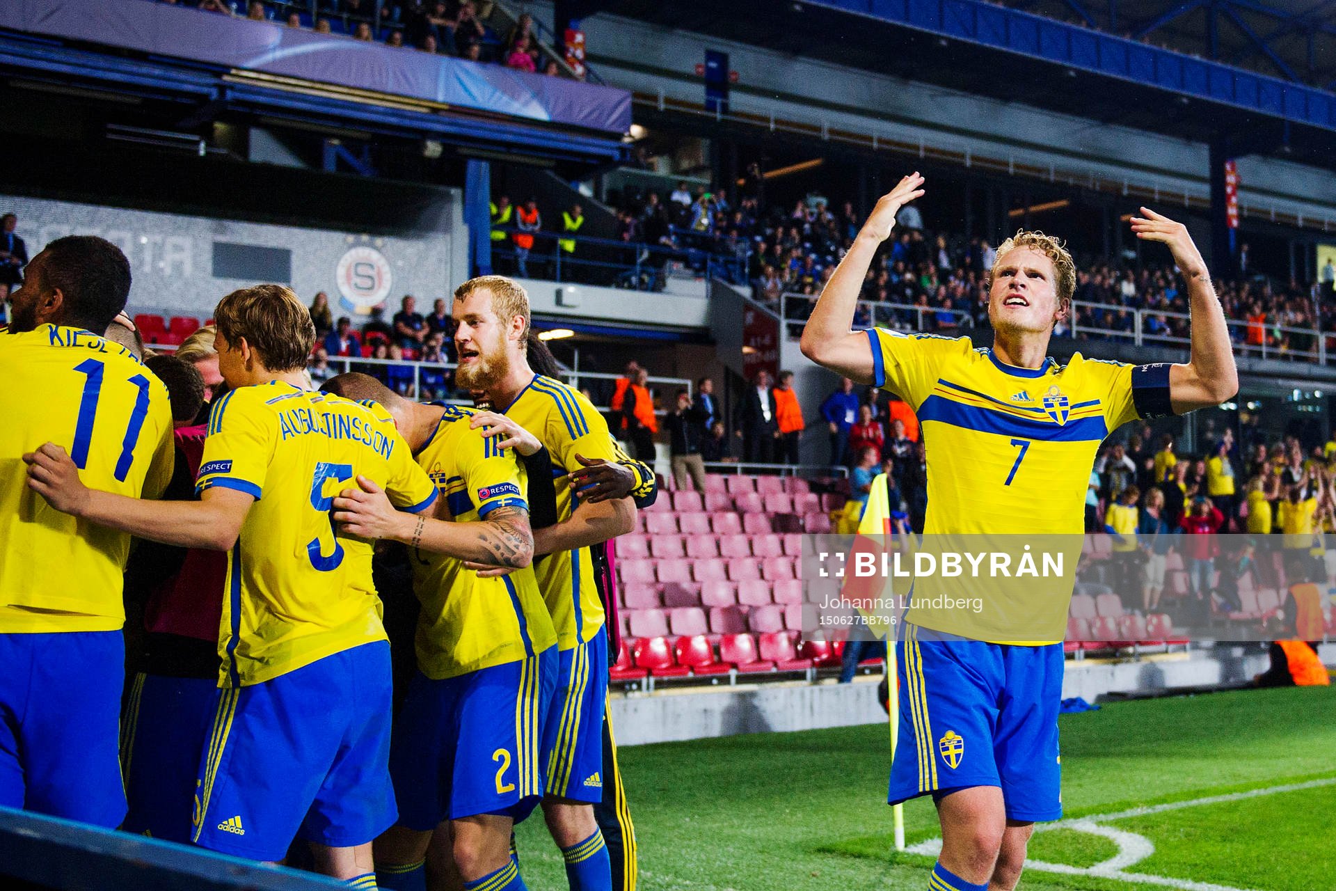 Sveriges Oscar Hiljemark jublar
