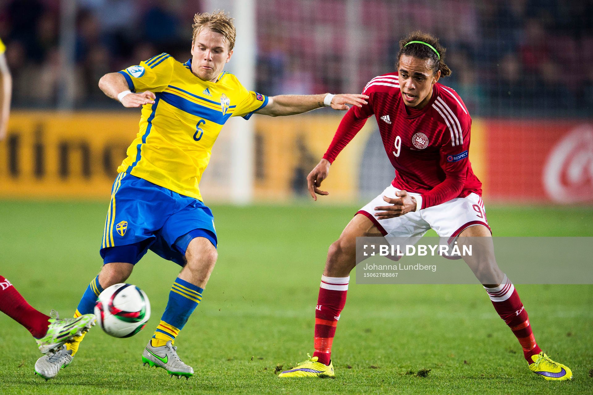 Sveriges Oscar Lewicki och Danmarks Yussuf Poulsen