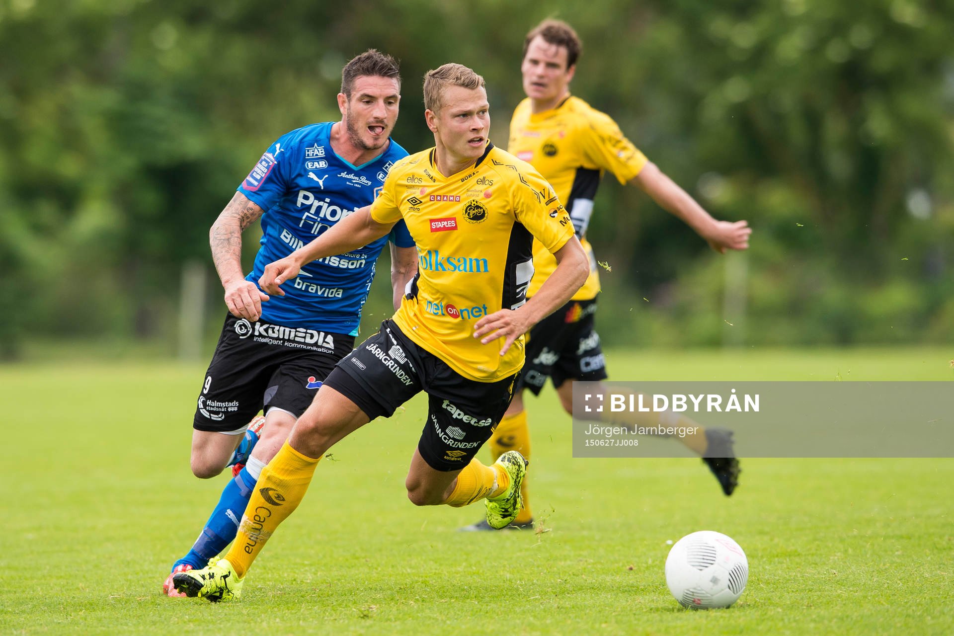 Elfsborgs Viktor Claesson och Halmstads James Keene