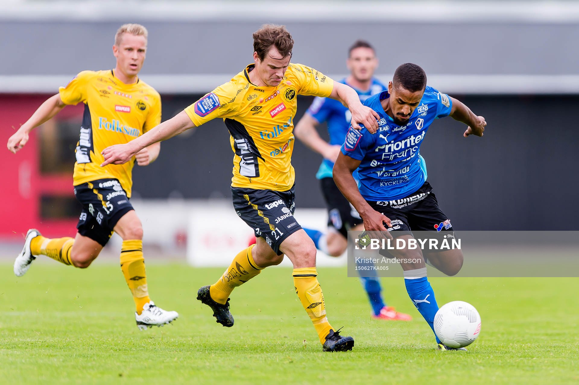Elfsborgs Henning Hauger och Halmstads Junes Barny