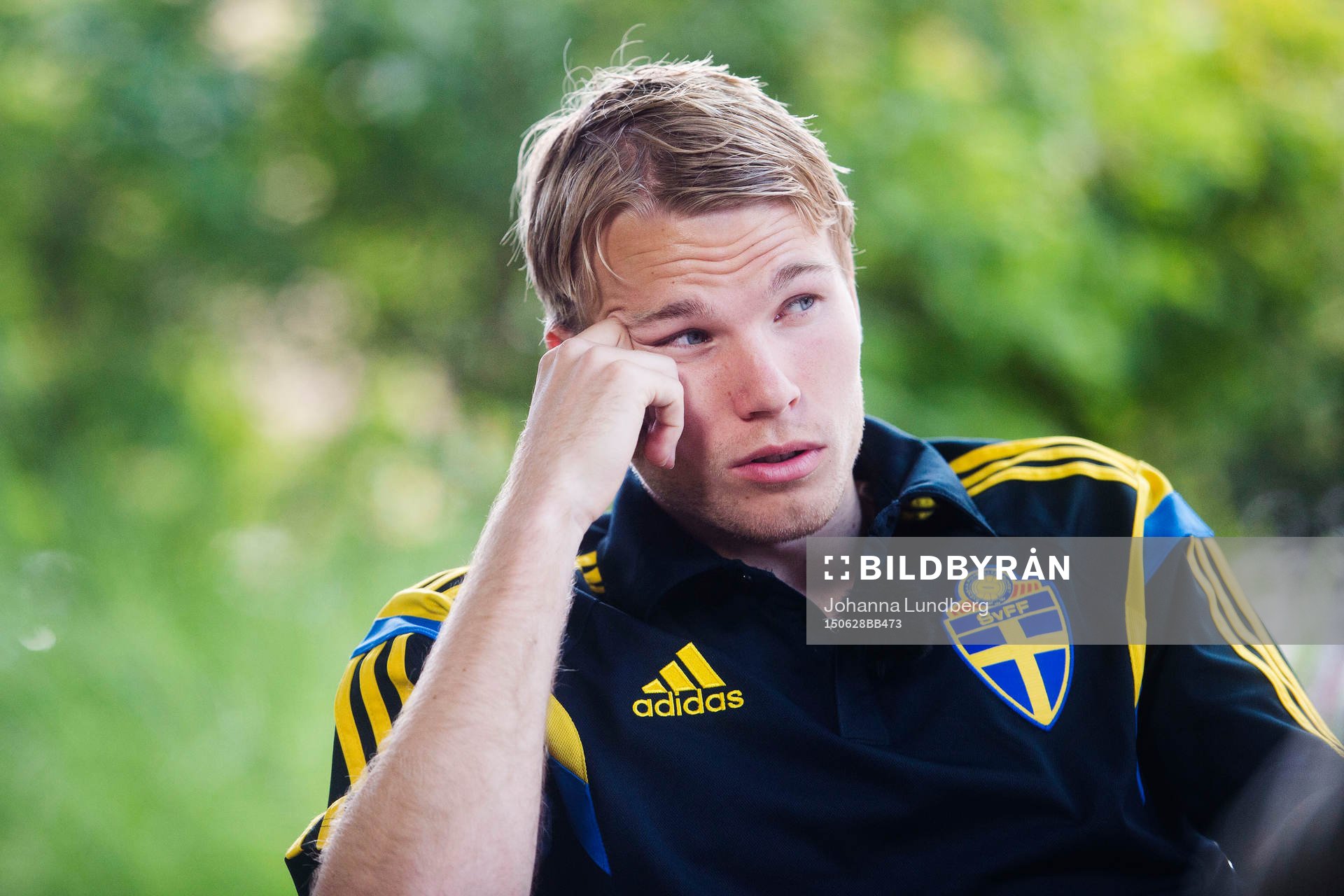 Sveriges Oscar Lewicki pratar med media