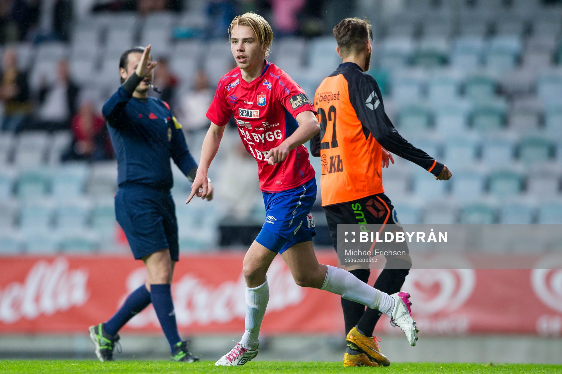 Örgrytes Anton Henriksson jublar