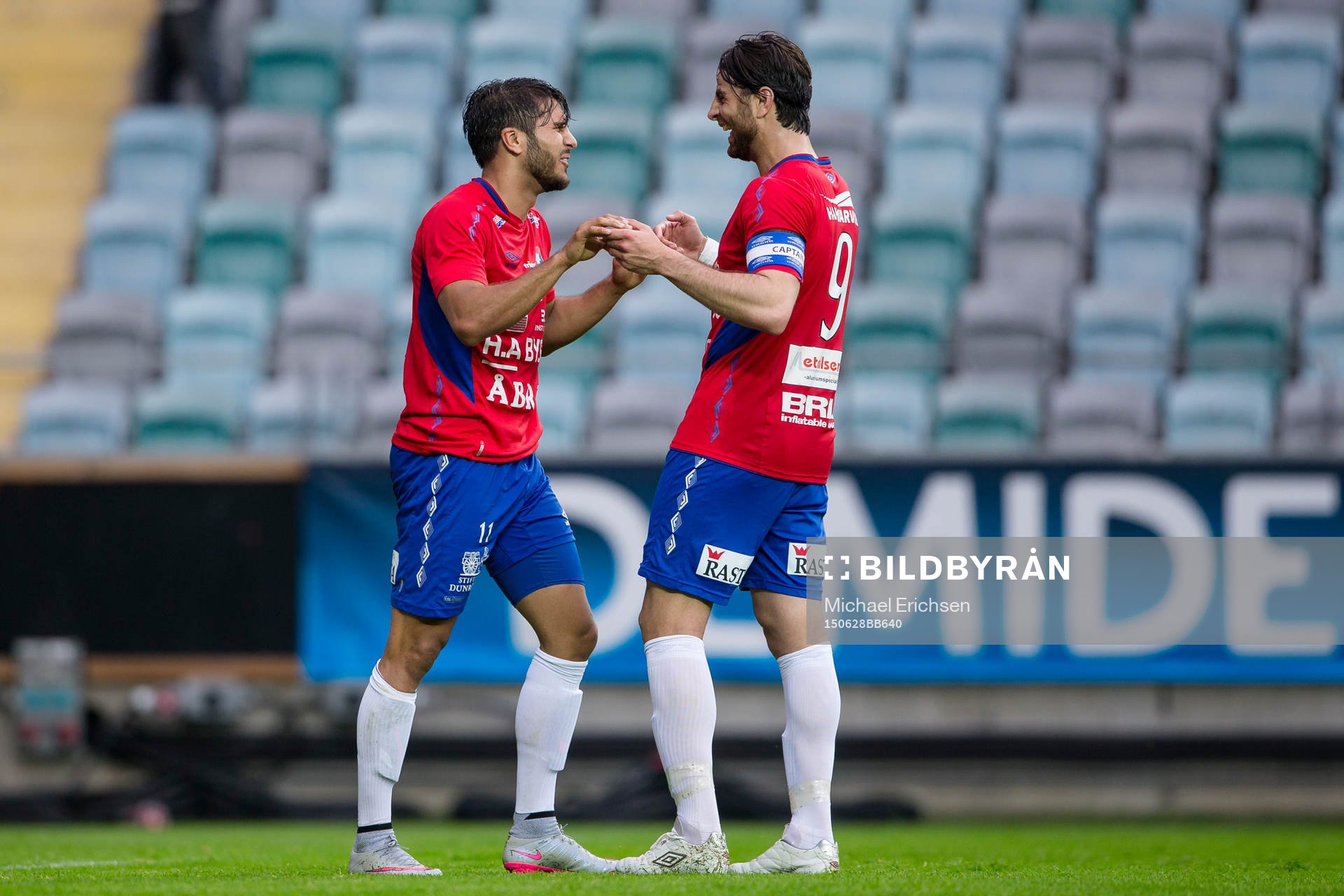 Örgrytes William Atashkadeh jublar ihop med George Mourad